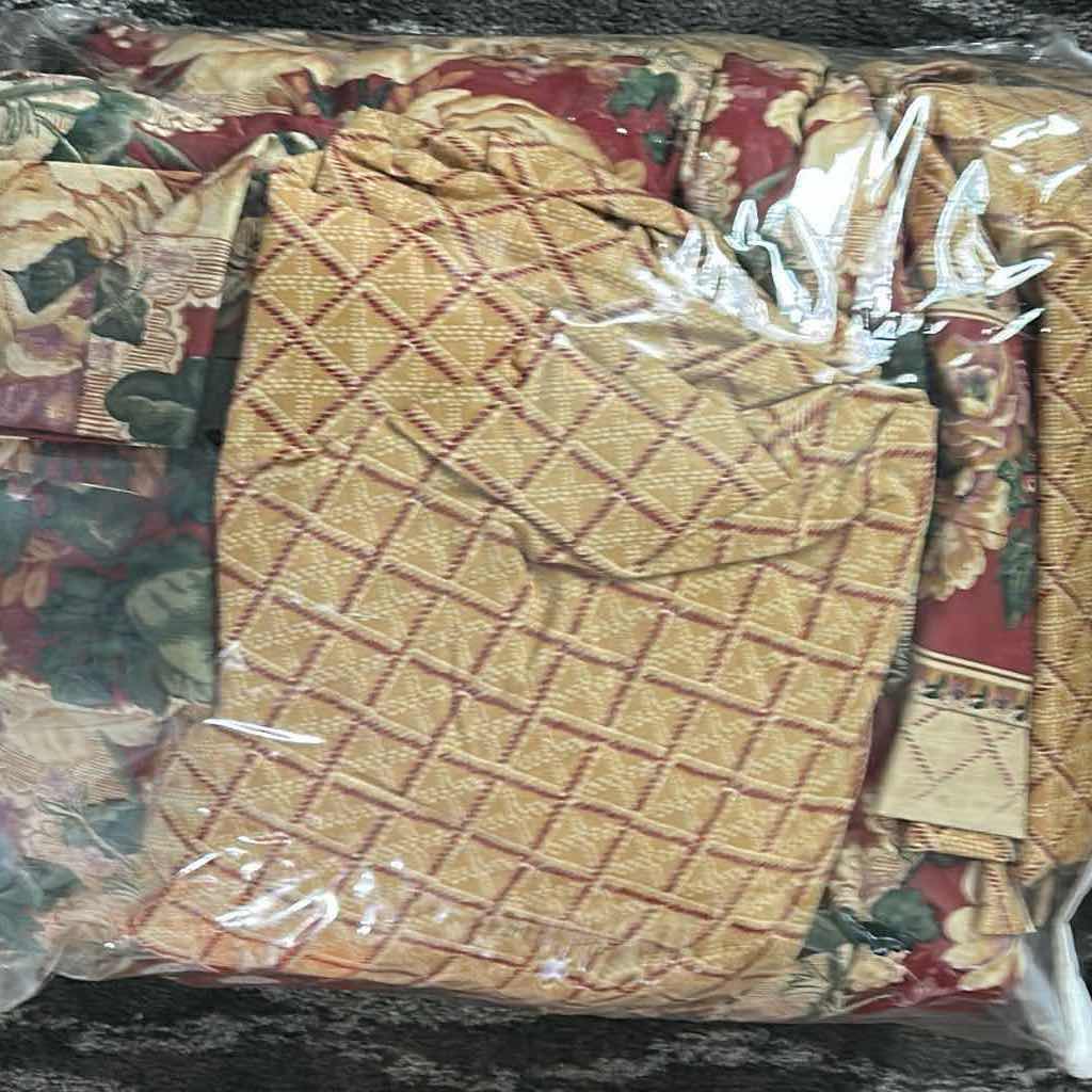Photo 1 of BED IN A BAG GARDEN TAPESTRY FULL SIZE