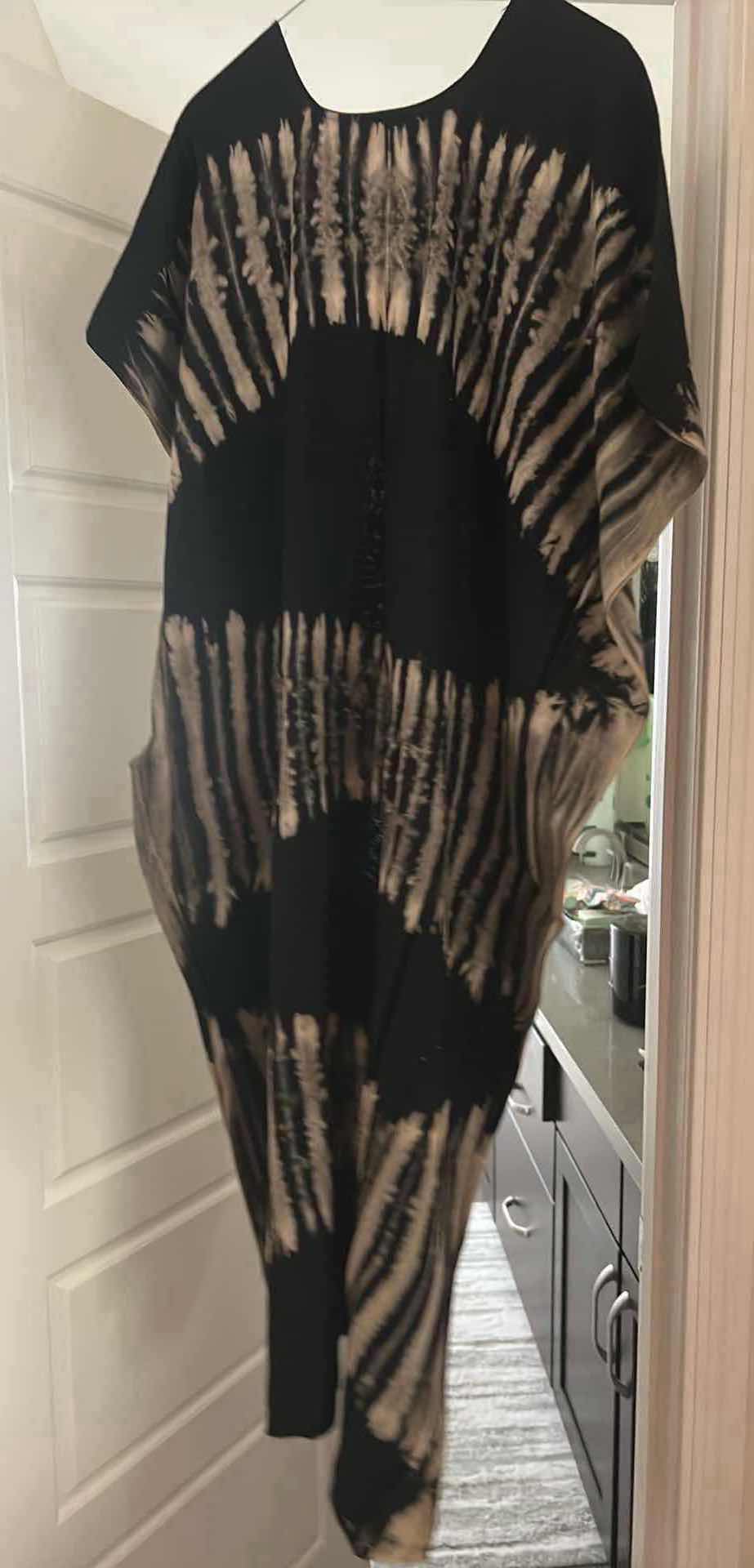 Photo 1 of 2- INDONESIAN STYLE KIMONOS SIZE LARGE