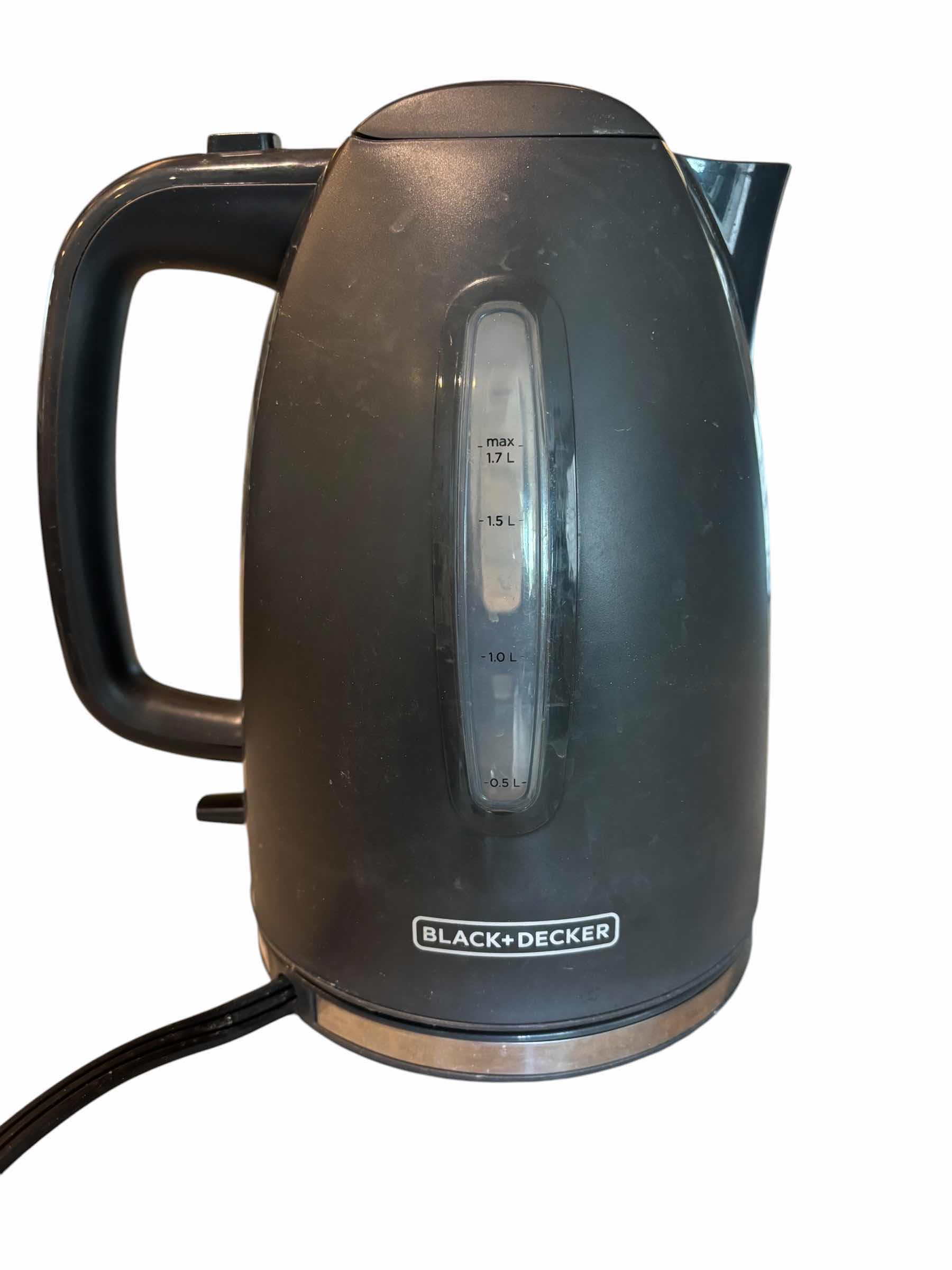 Photo 1 of BLACK & DECKER RAPID BOIL ELECTRIC KETTLE
