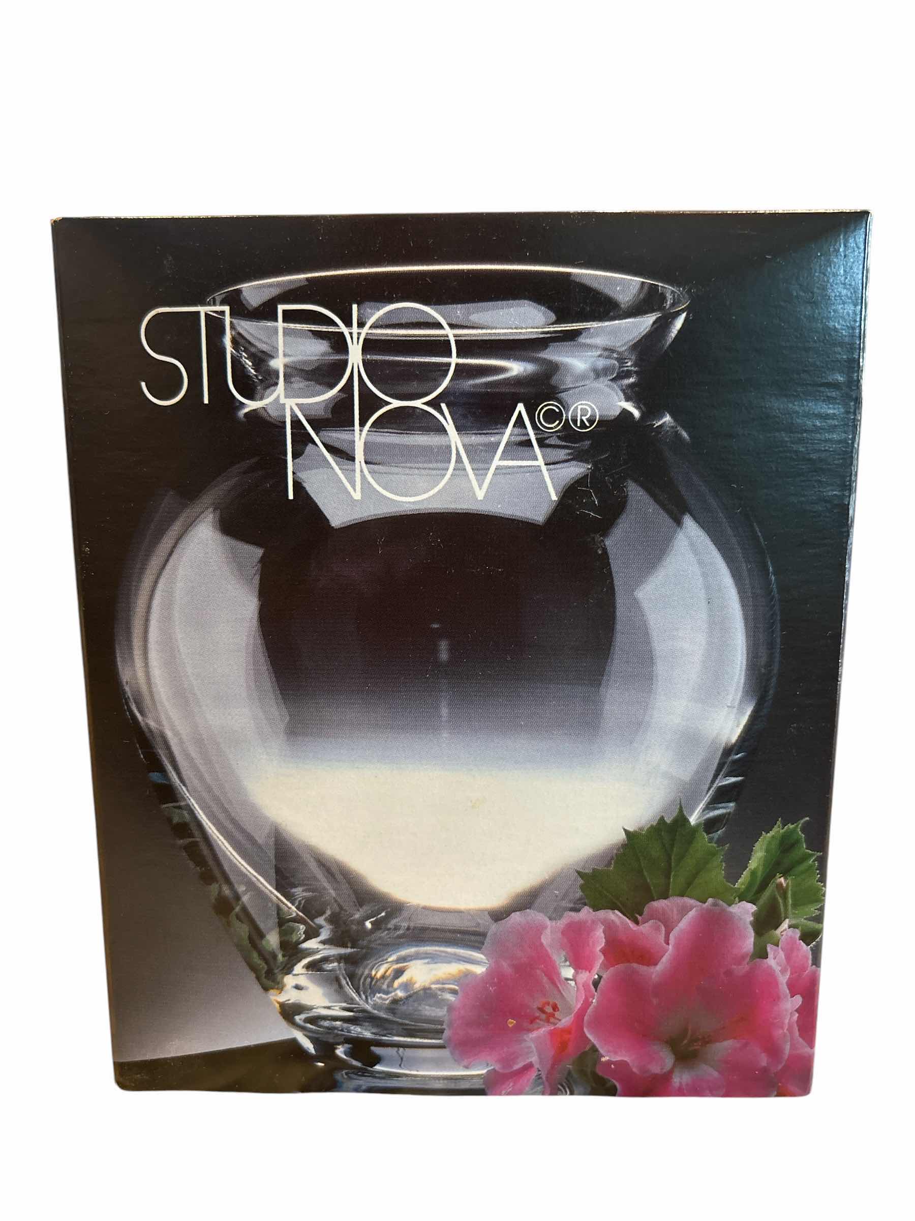 Photo 1 of (2)PCS BLOCK CRYSTAL STRAWBERRY GLASS HANDBAG & STUFIO NOVA VASE H12”