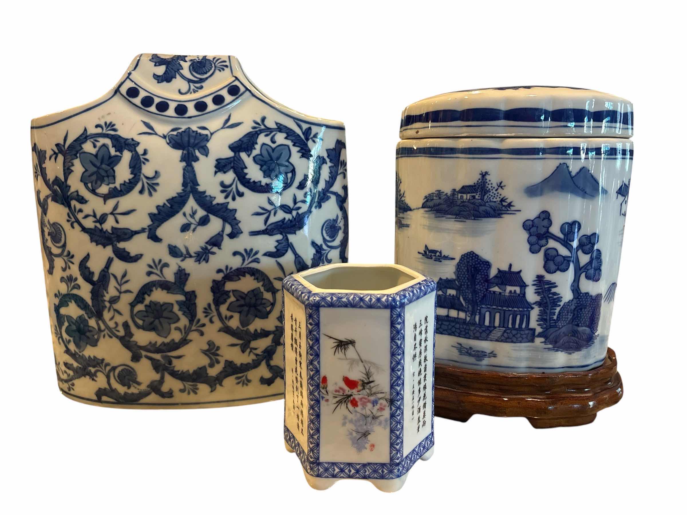 Photo 1 of (3)PCS CHINESE BLUE & WHITE PORCELAIN VASES H11”