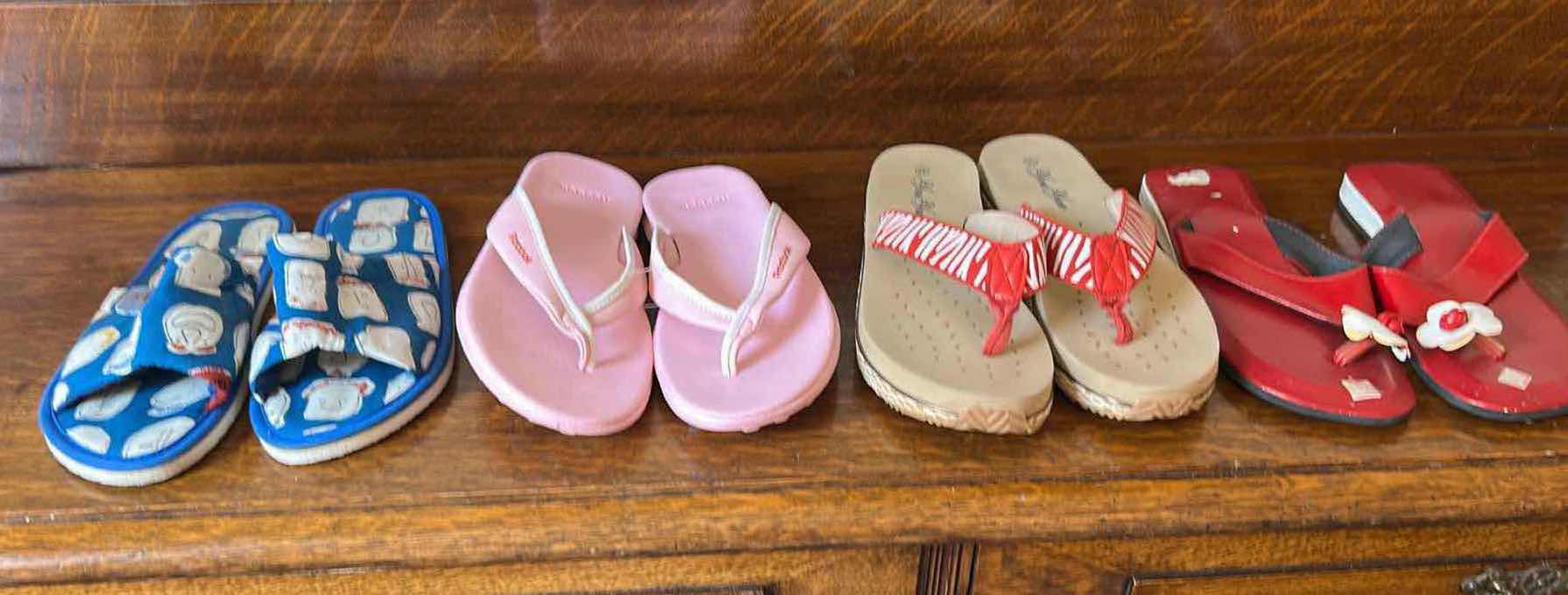 Photo 1 of 4- PAIRS SANDALS (5.5)