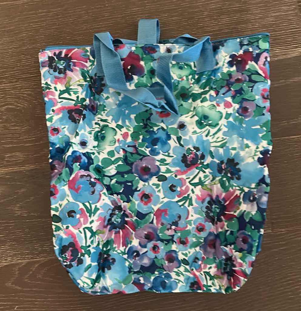 Photo 1 of CALIFORNIA INSULATED TOTE / 3 MAKEUP BAGS