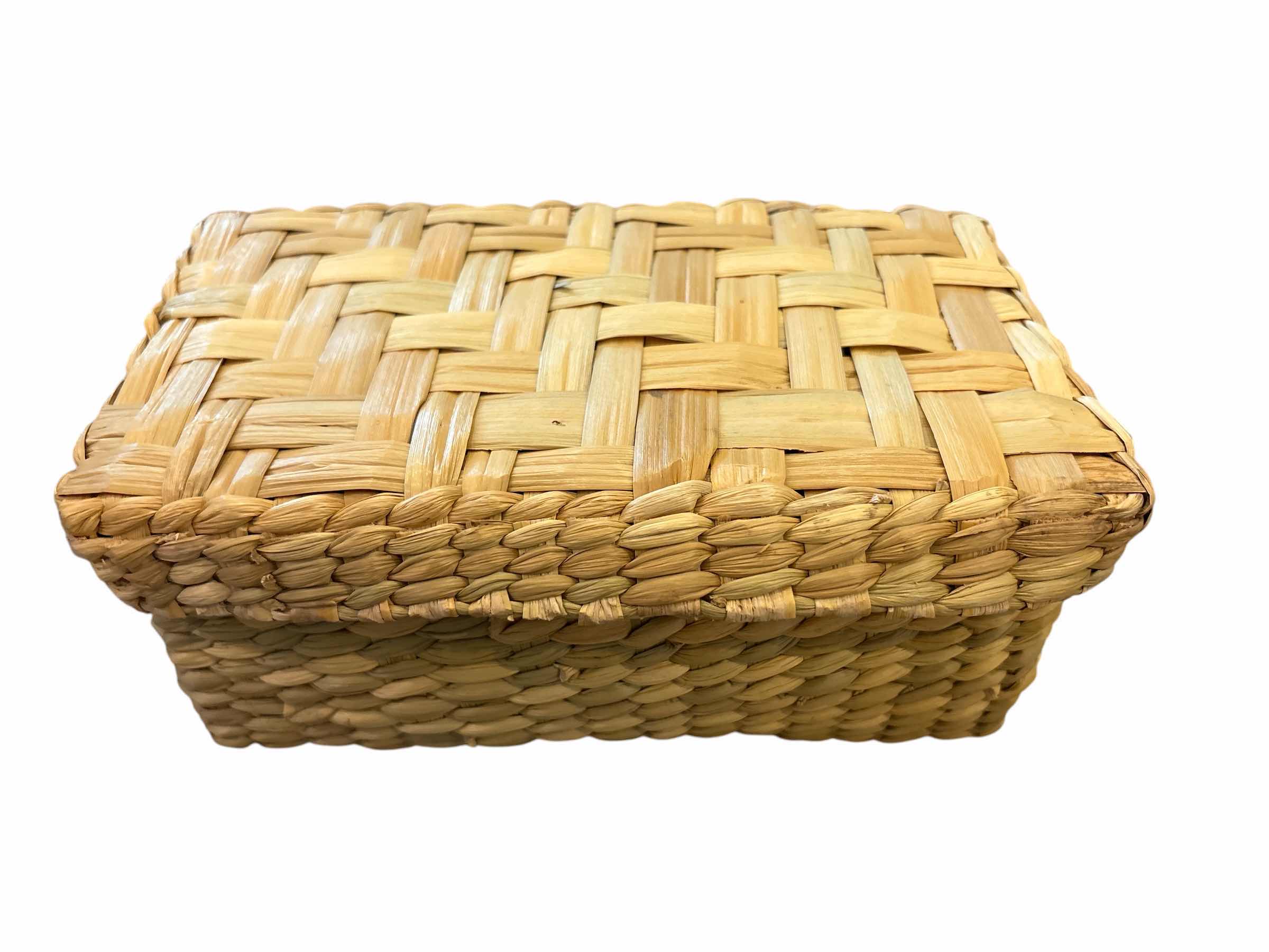 Photo 1 of (4)PCS PALM LEAF BASKETS 8X5XH3”