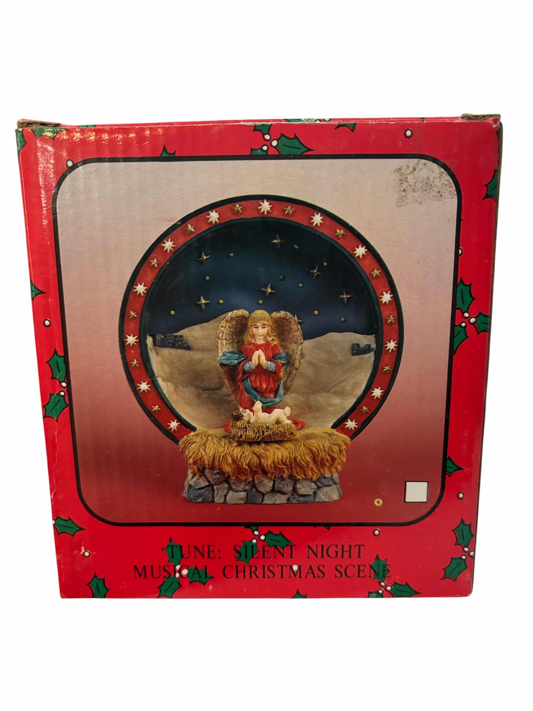 Photo 1 of VINTAGE MUSICAL CHRISTMAS SCENE COLLECTIBLE IN ORIGINAL BOX H5”