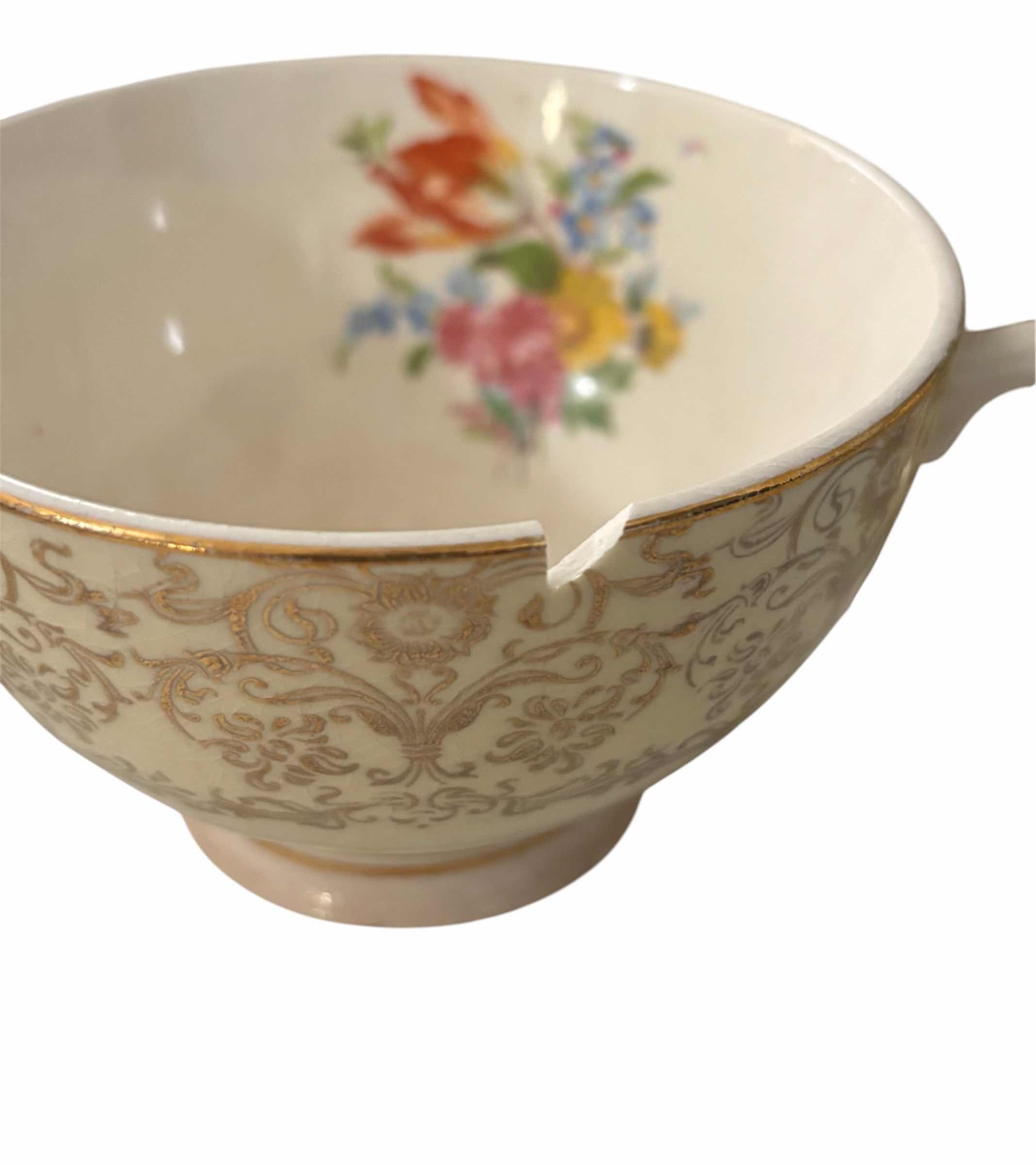 Photo 1 of VINTAGE SALEM CHINA COMPANY 23 KARAT GOLD LETTERING - 15 PIECES