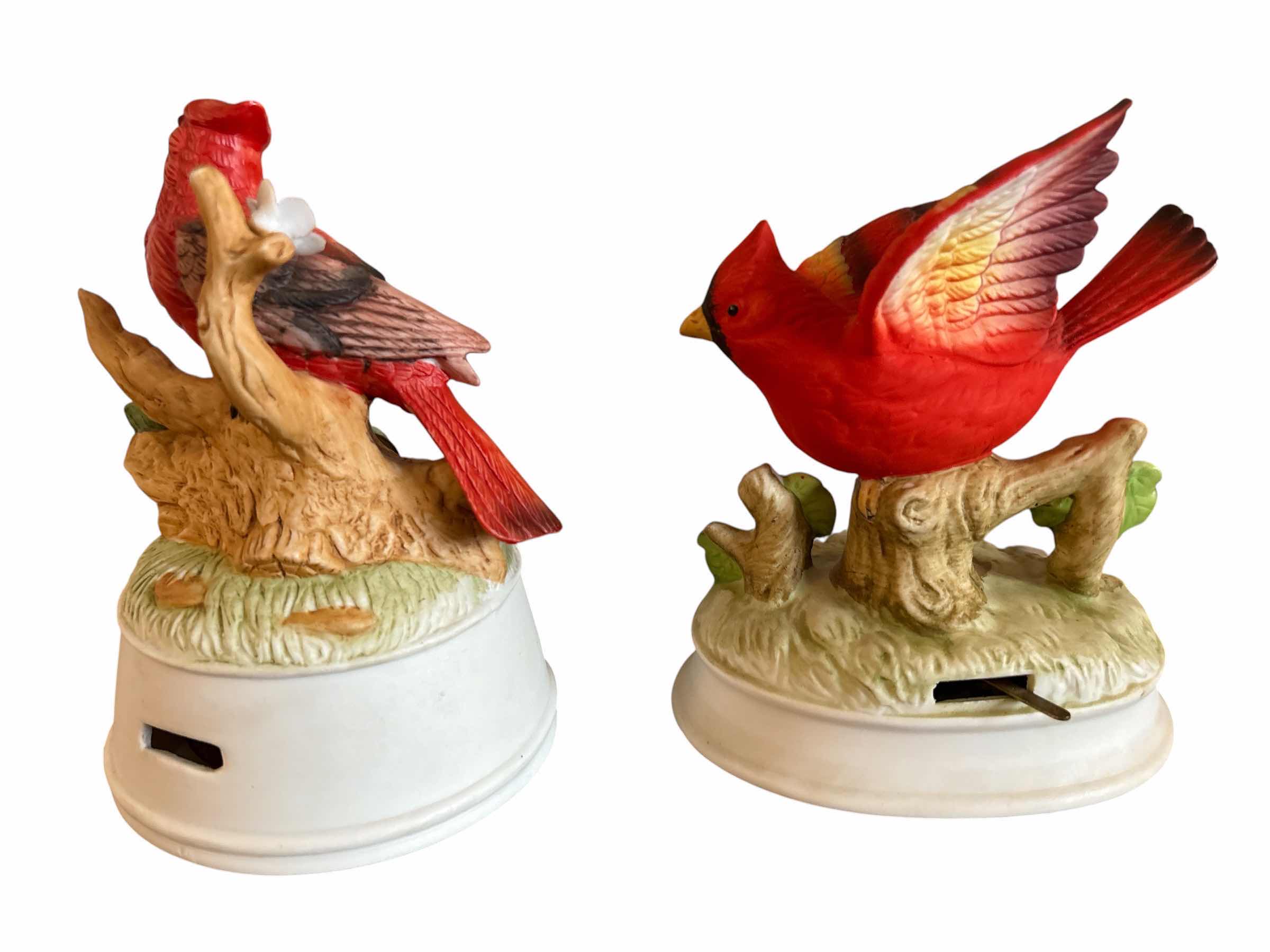 Photo 1 of (2)PCS RED CARDINAL PORCELAIN MUSIC BOX H4.5”