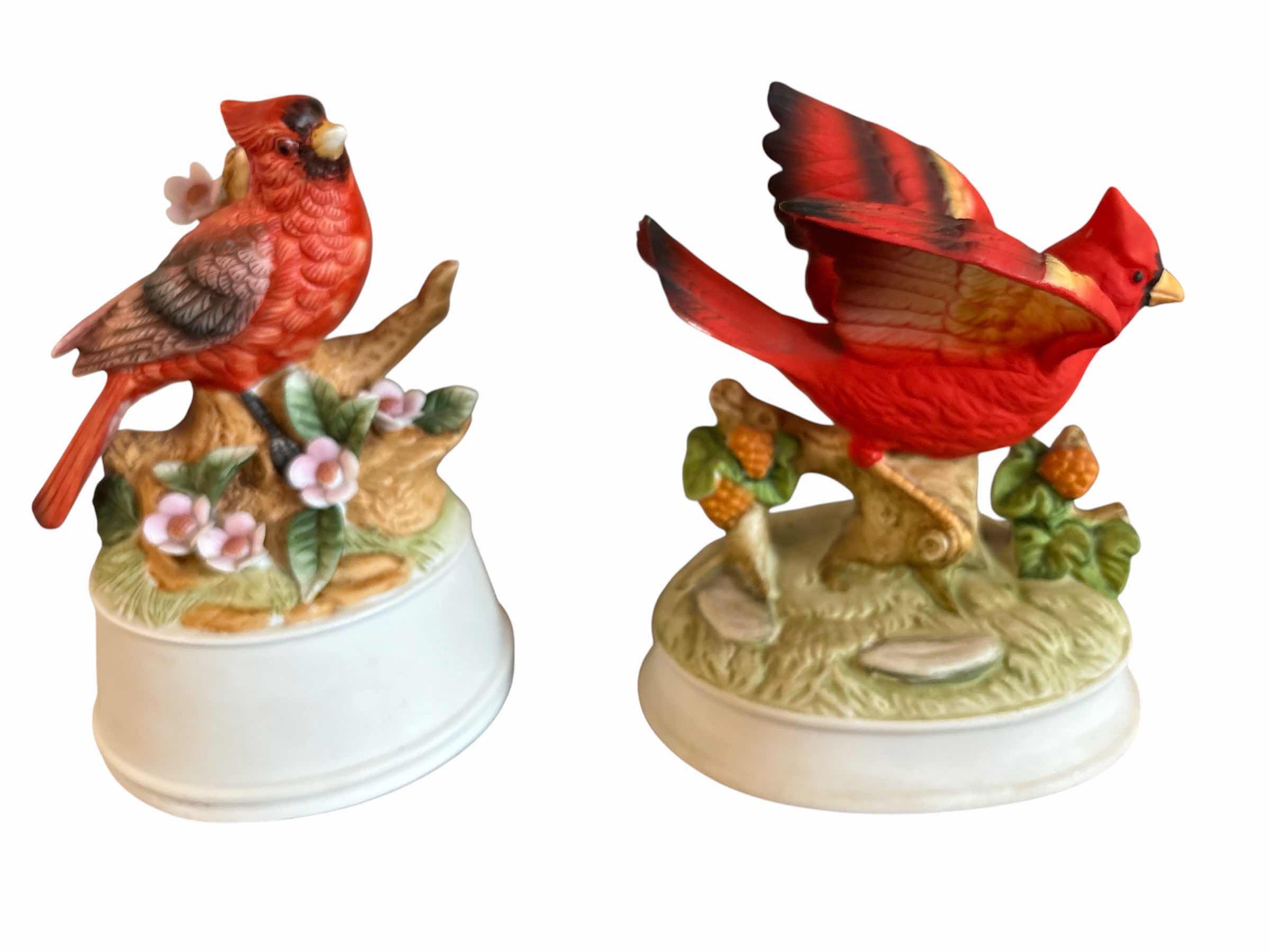 Photo 1 of (2)PCS RED CARDINAL PORCELAIN MUSIC BOX H4.5”