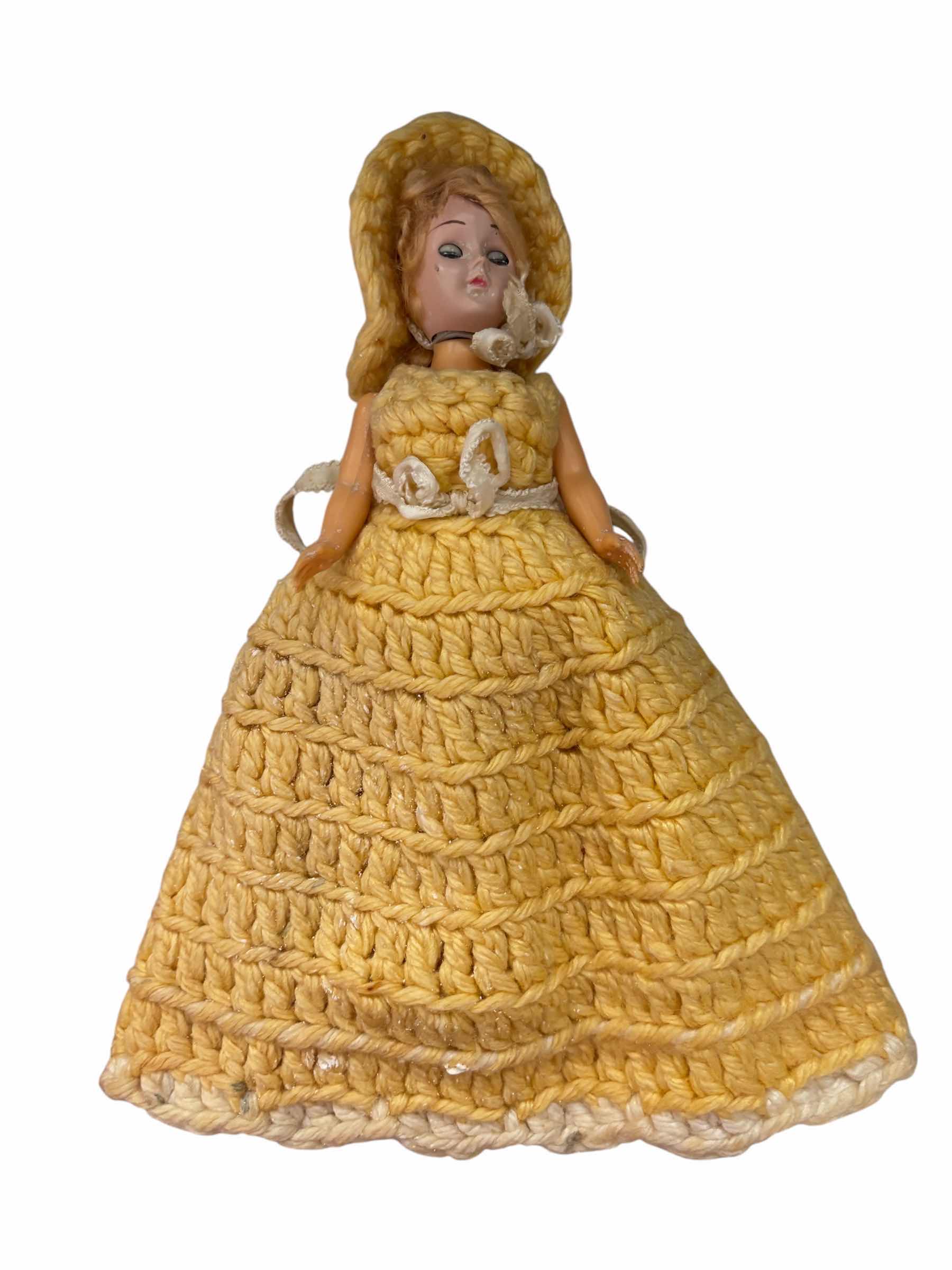 Photo 1 of VINTAGE BARBIE & 1990S FASHION GIFT PACK $60