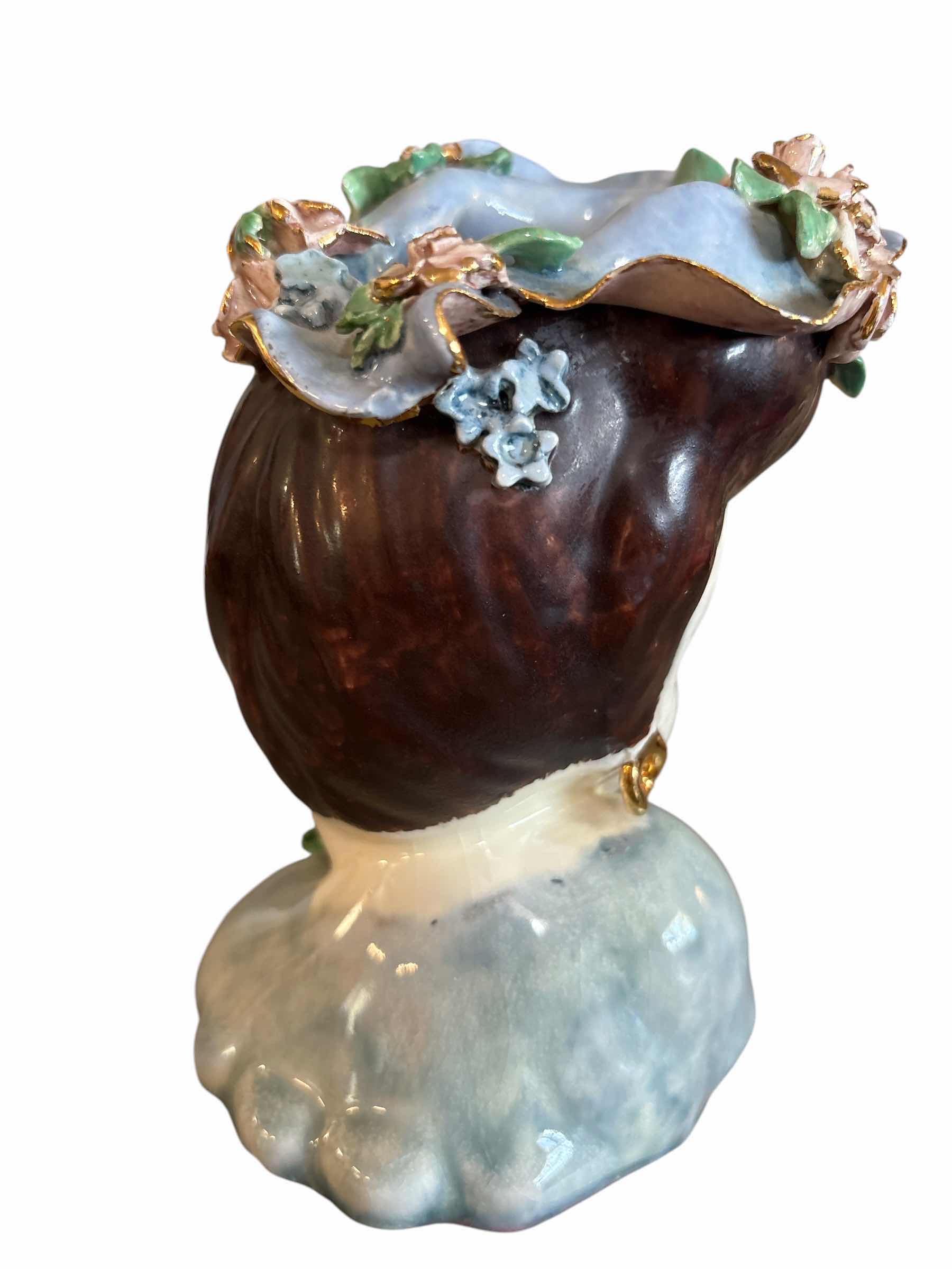 Photo 1 of VINTAGE GLAM GIRL W/ROSE ON HAT HEAD VASE H6” $70