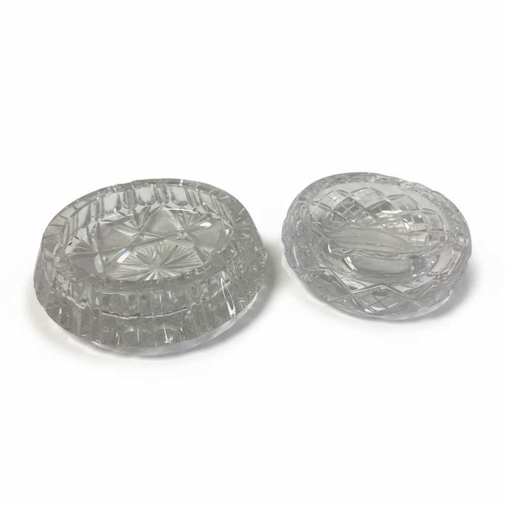 Photo 1 of (2)PCS GLASS ASHTRAY 5.5”