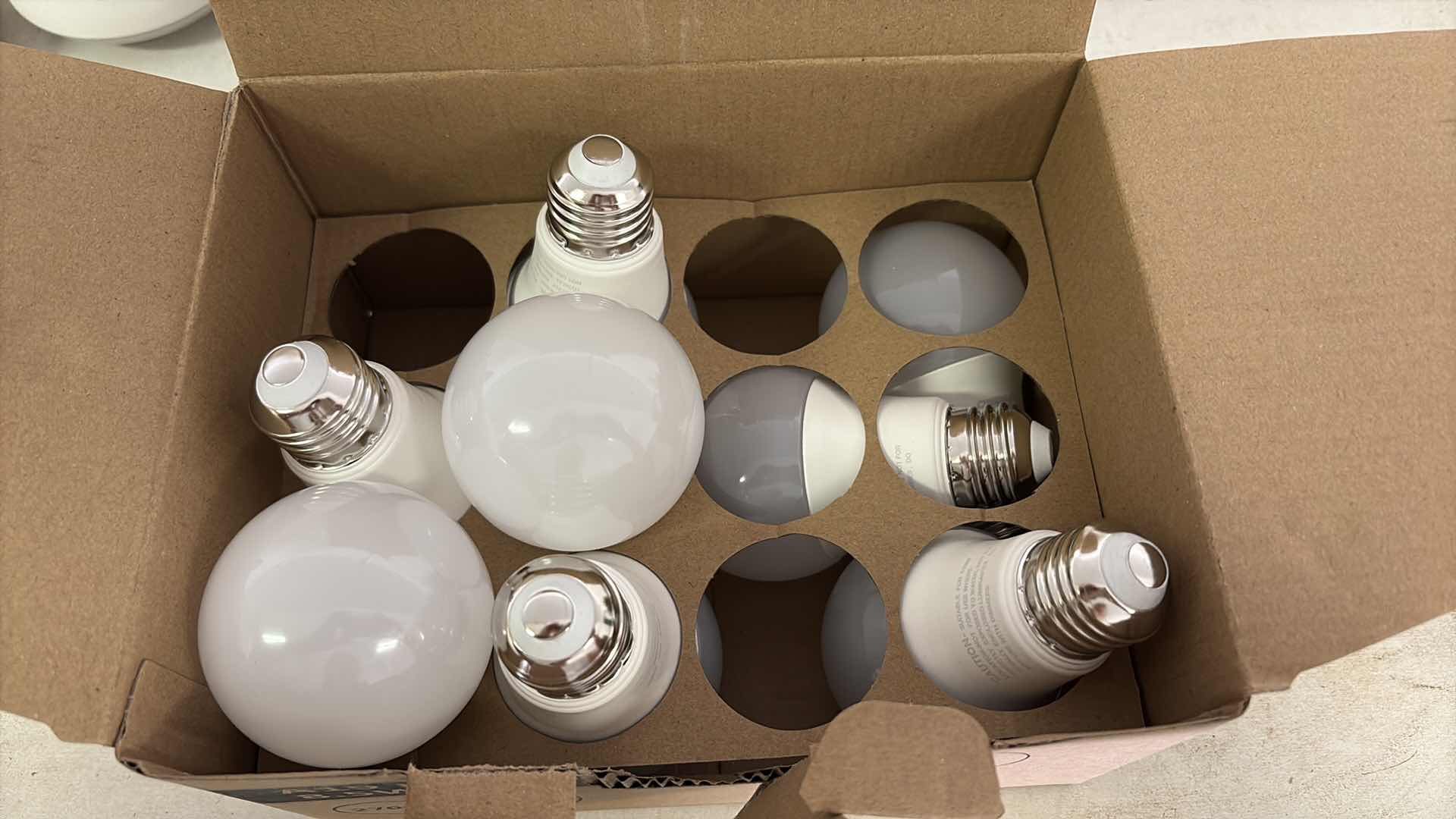 Photo 1 of (21)PCS ENERGY WISER & LED LIGHTBULBS