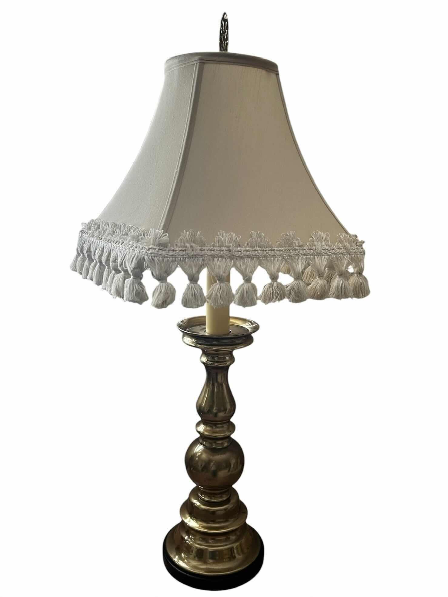 Photo 1 of VINTAGE REGENCY TRADITIONAL BRASS CANDLESTICK TABLE LAMP