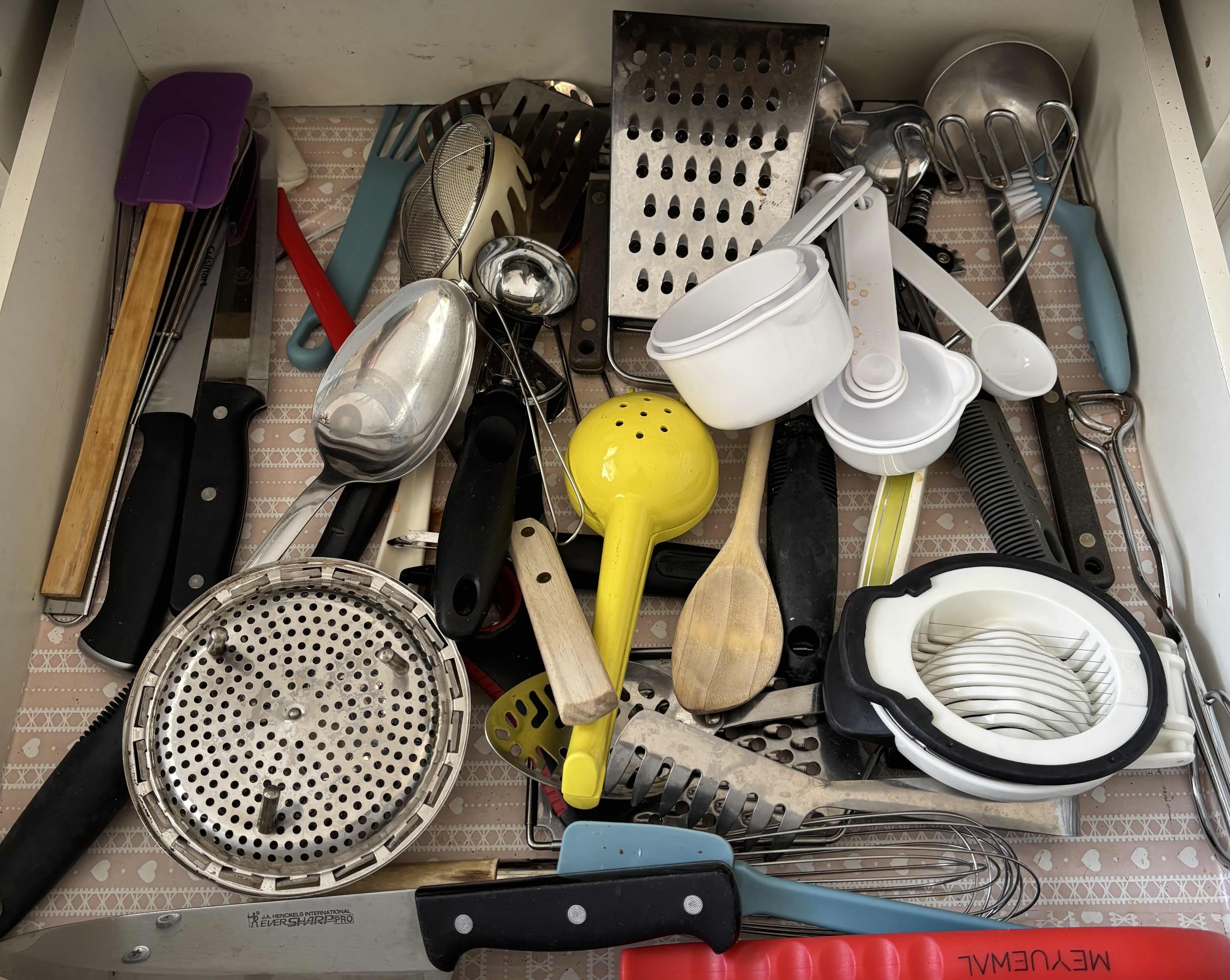 Photo 1 of CONTENTS OF KITCHEN DRAWERS (2)