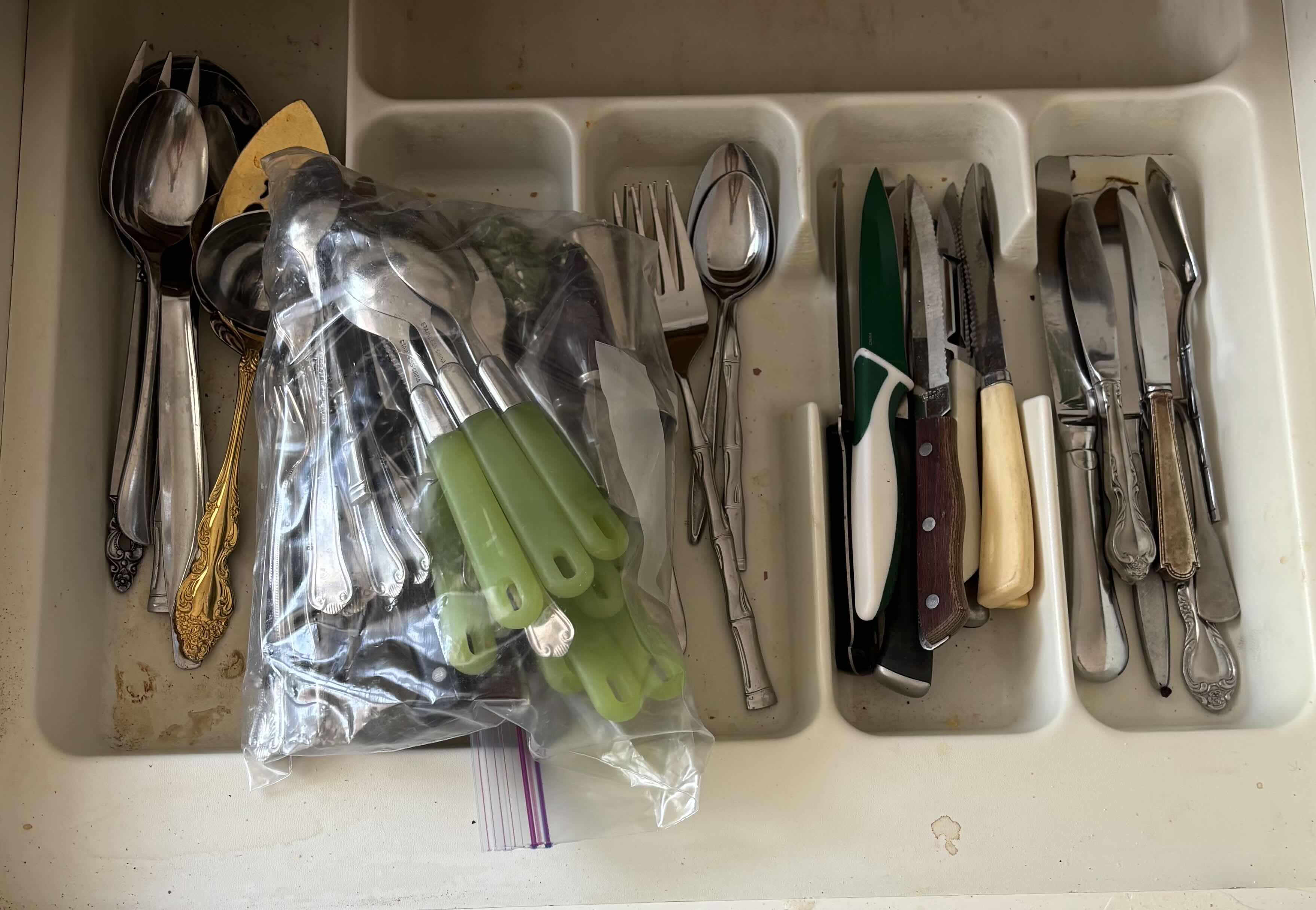Photo 1 of CONTENTS OF KITCHEN DRAWERS (2)