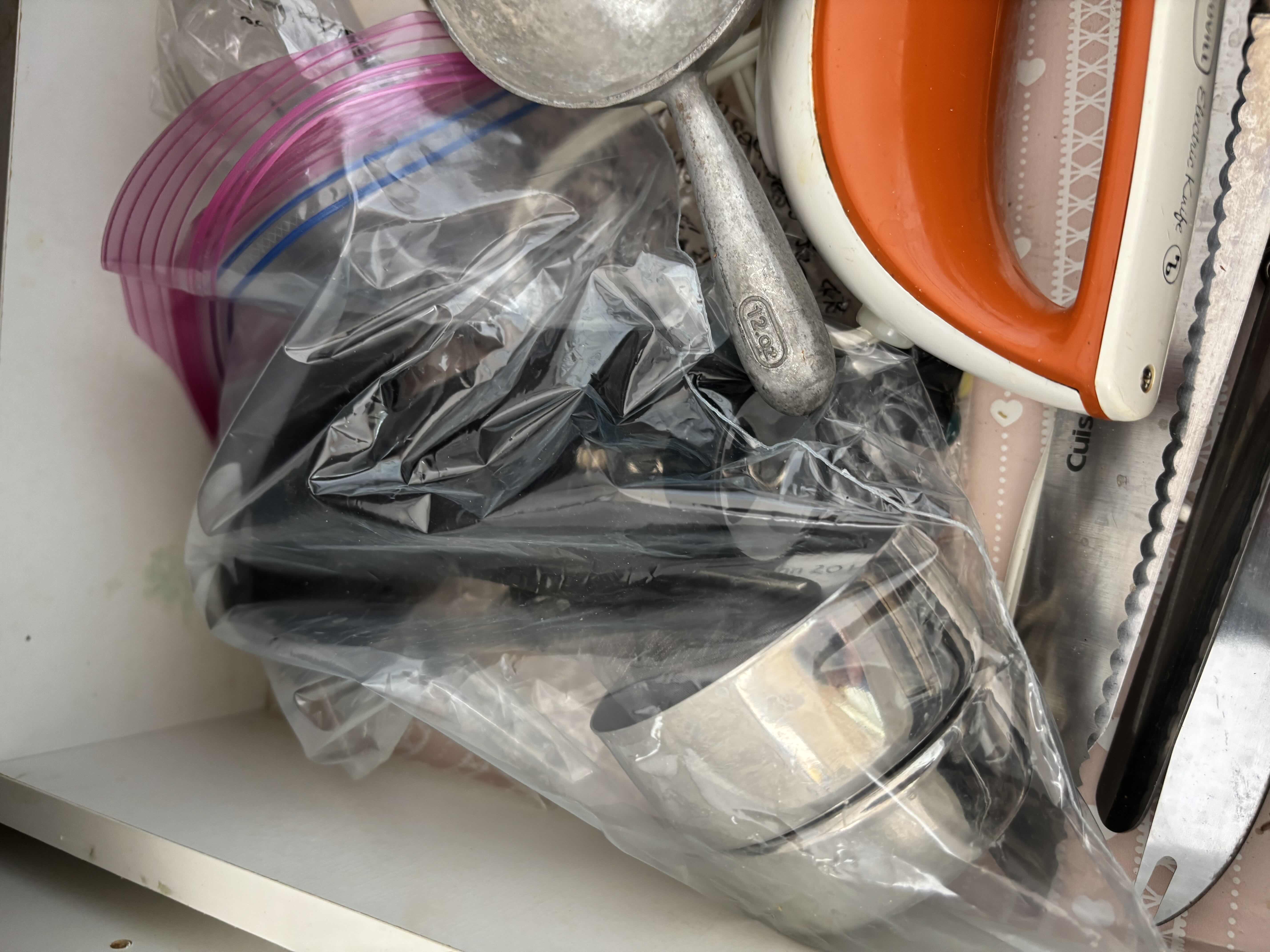 Photo 1 of CONTENTS OF KITCHEN DRAWER