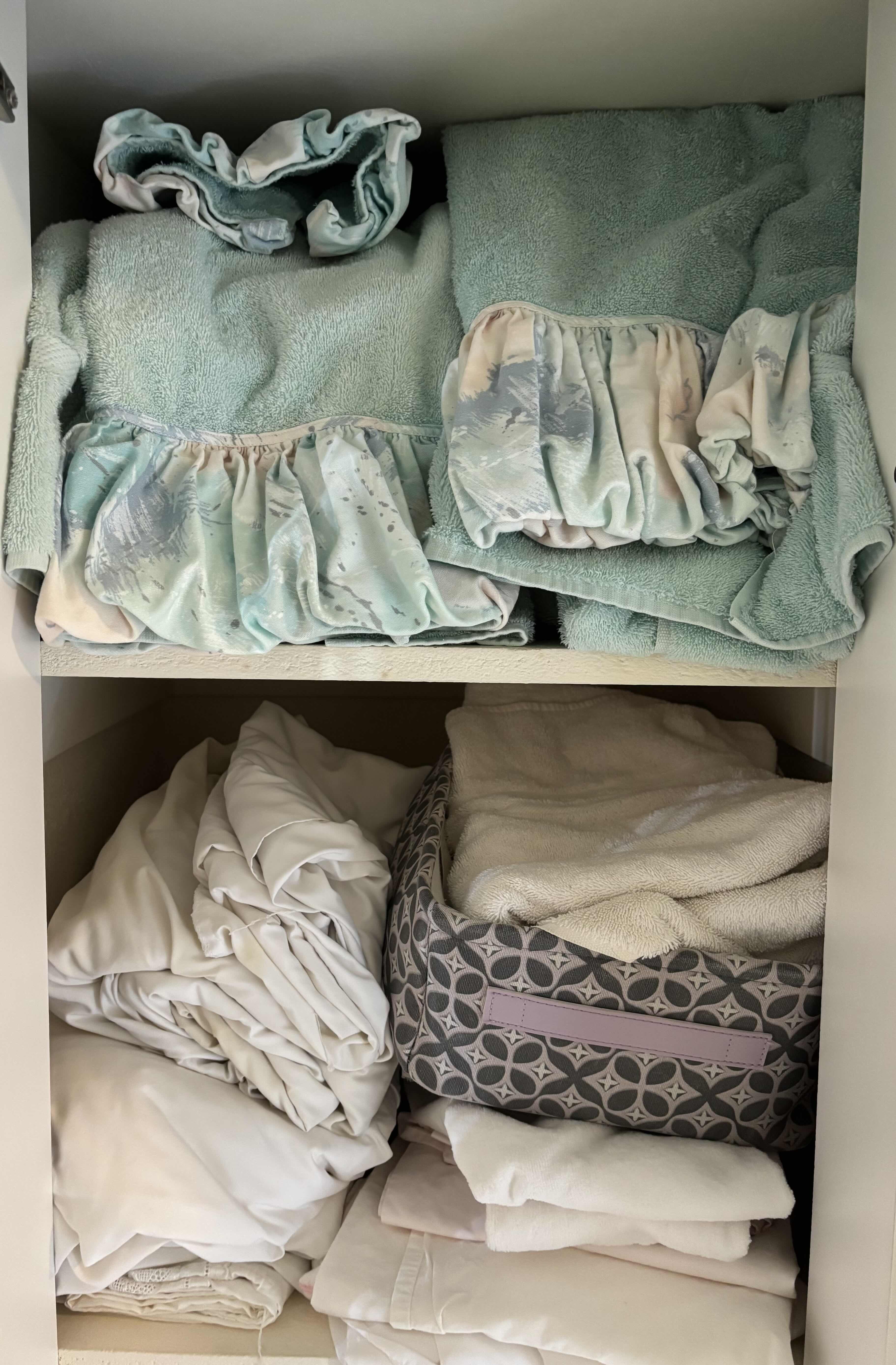 Photo 1 of CONTENTS OF LINEN CLOSET