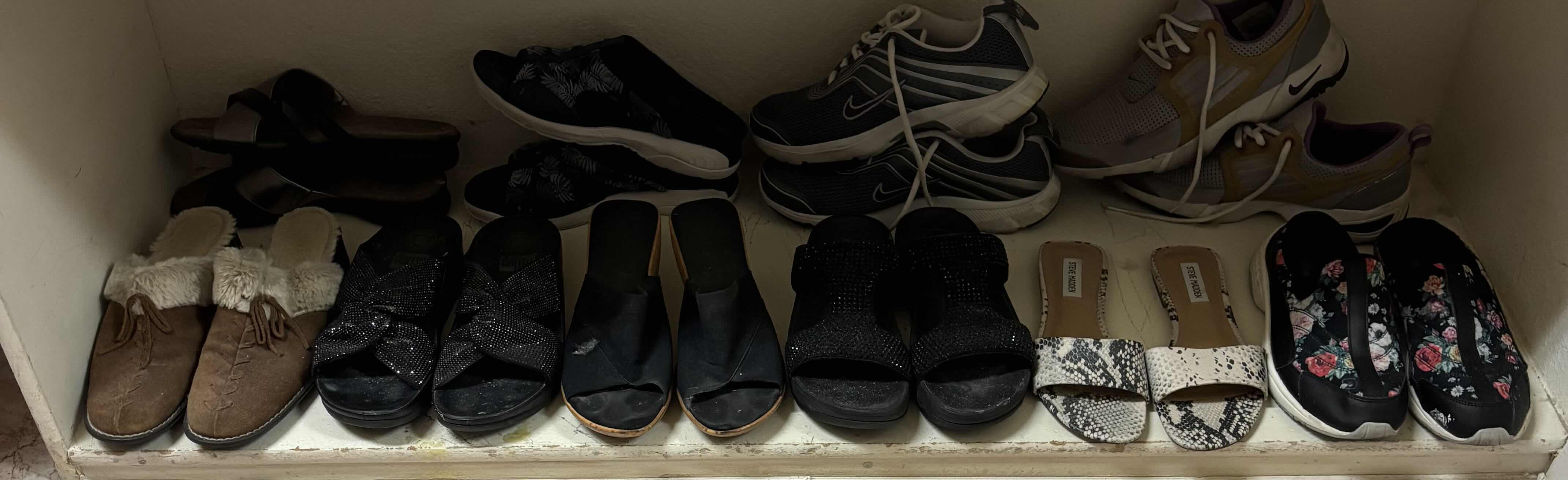 Photo 1 of CONTENTS OF SHELF: SHOES SIZE 5/6