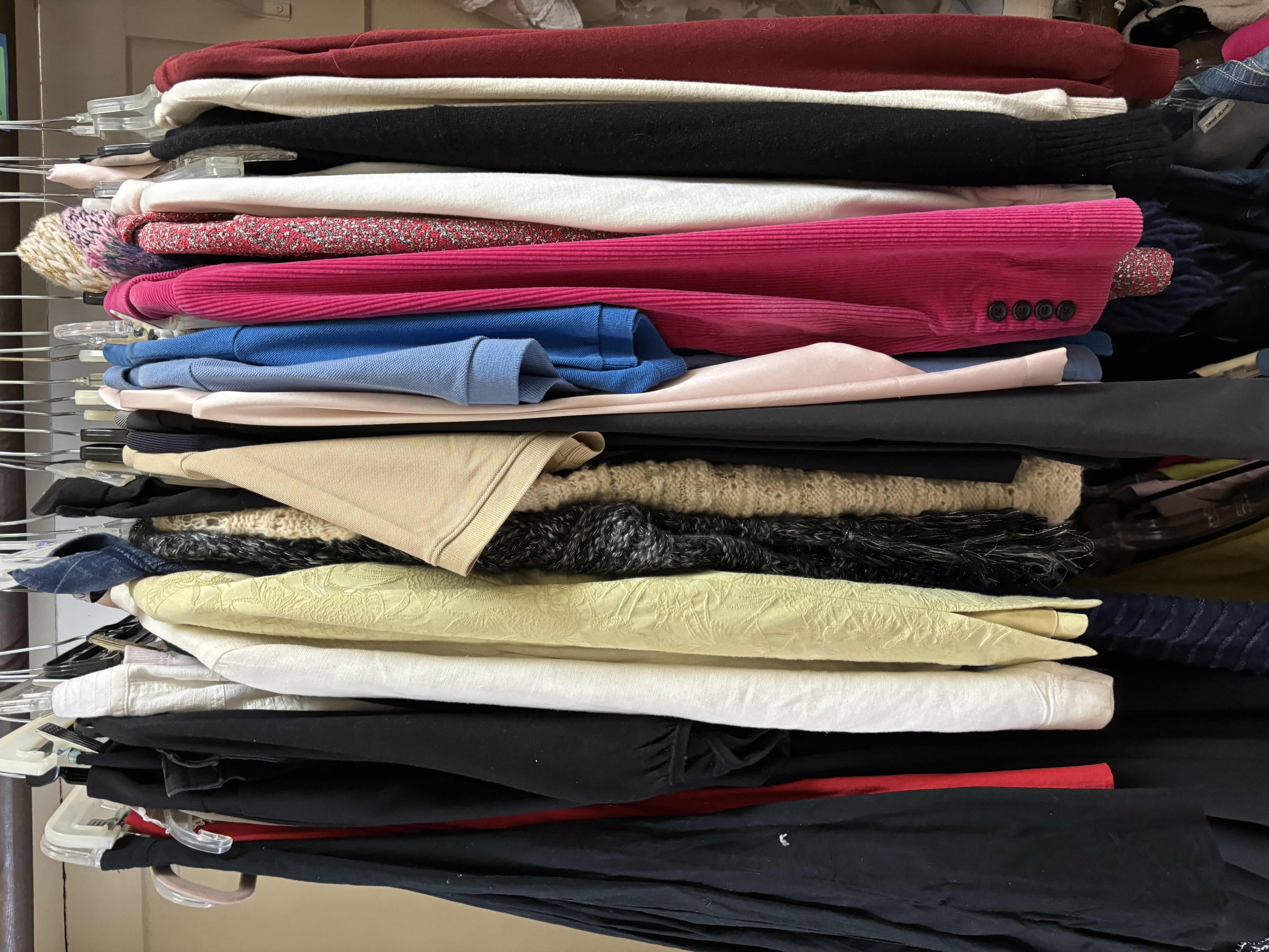Photo 1 of WOMENS TOPS, DRESSES, PANTS SIZE M-XL