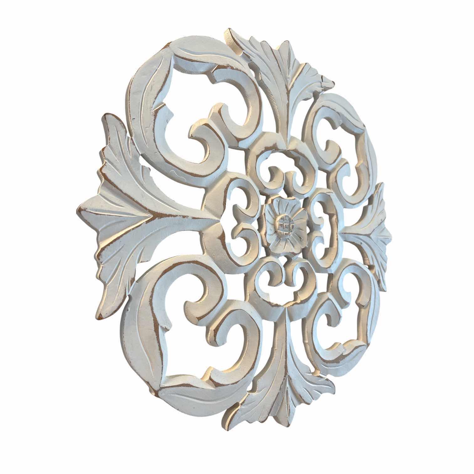 Photo 1 of (2)PCS RUSTIC FARMHOUSE MEDALLION WALL DECOR H15.5”