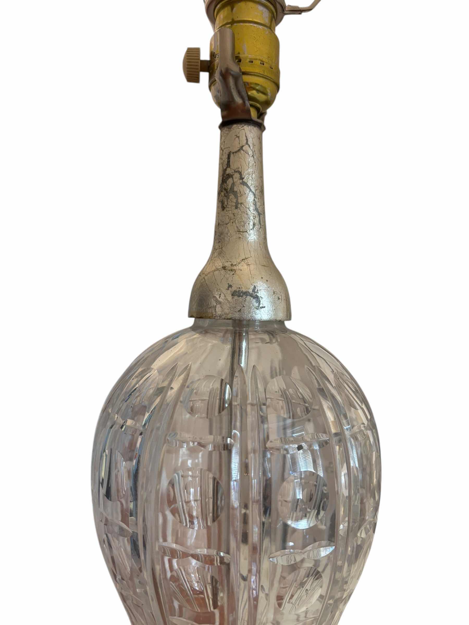 Photo 1 of VINTAGE TABLE LAMP H29”
