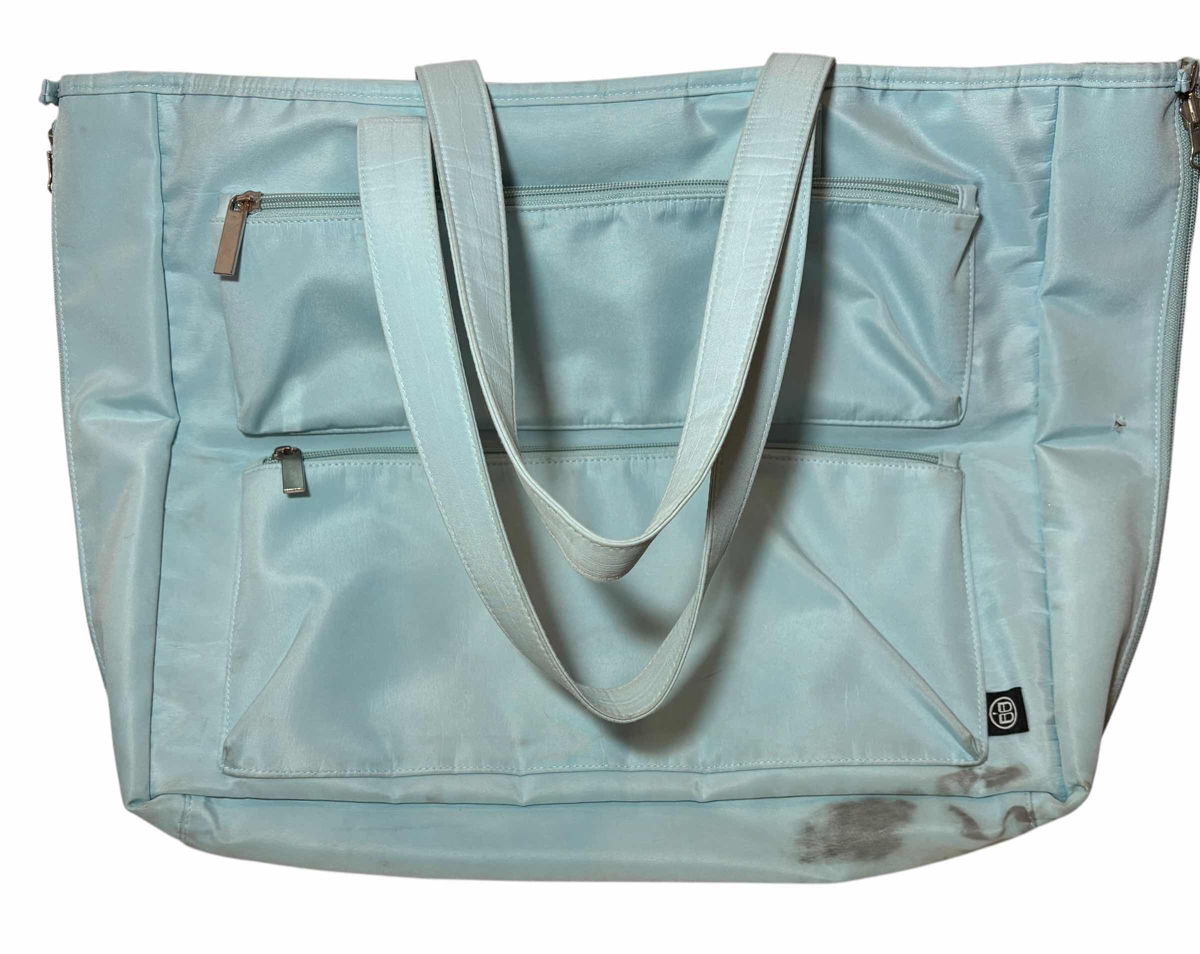 Photo 1 of PURSES & TOTES (4)