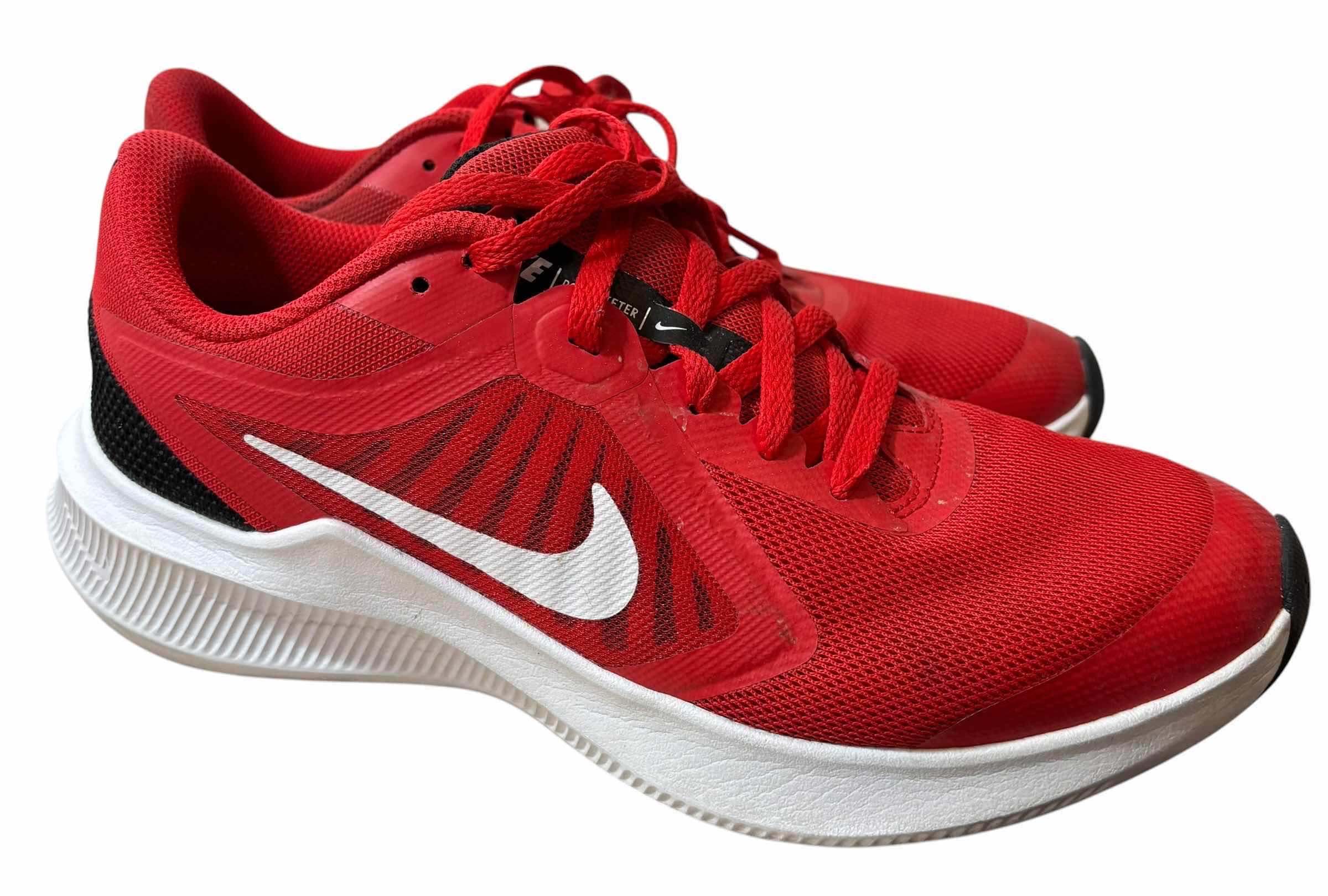 Photo 1 of WOMENS NIKE RUNNING SHOES SIZE 4.5Y