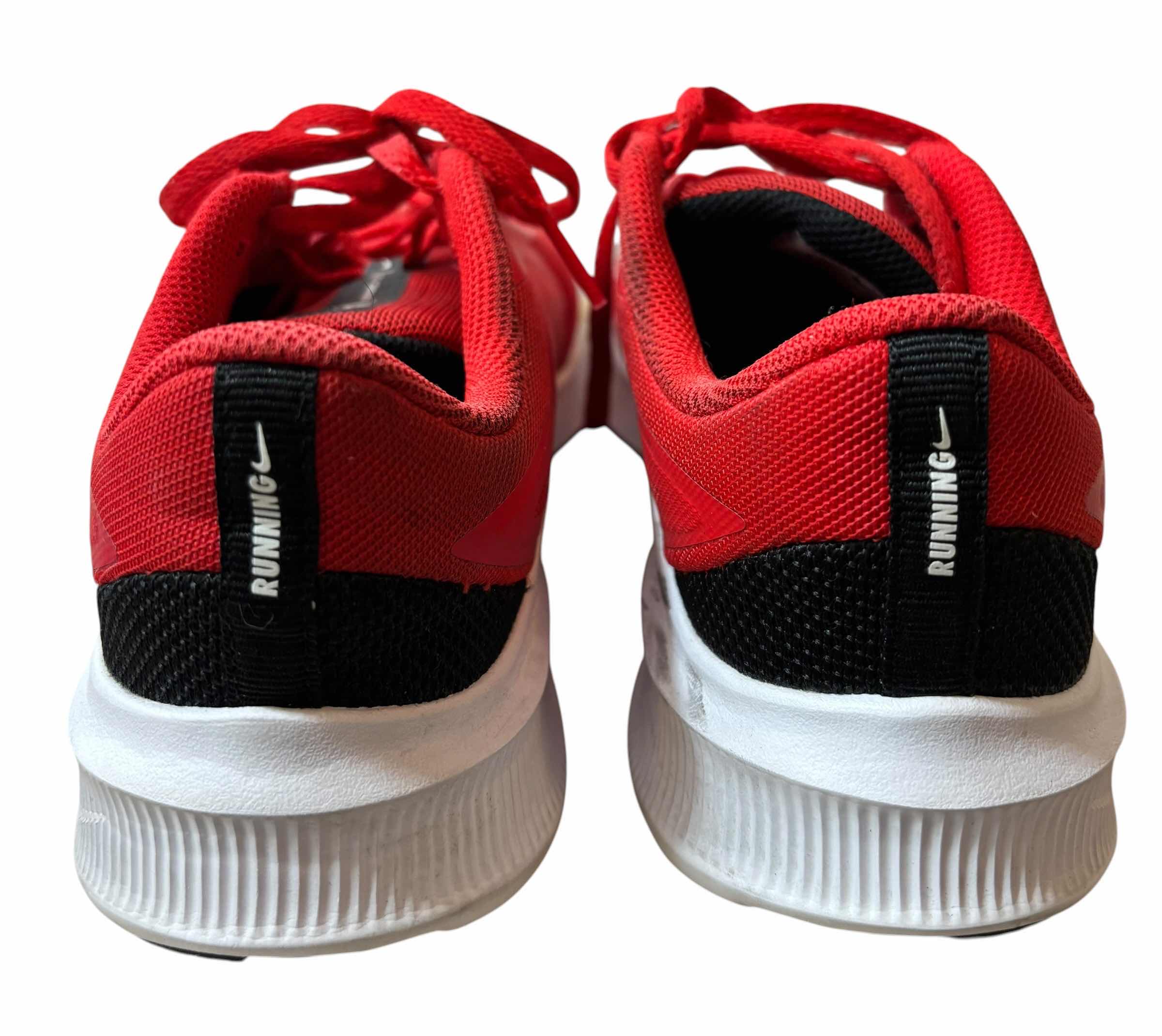 Photo 1 of WOMENS NIKE RUNNING SHOES SIZE 4.5Y