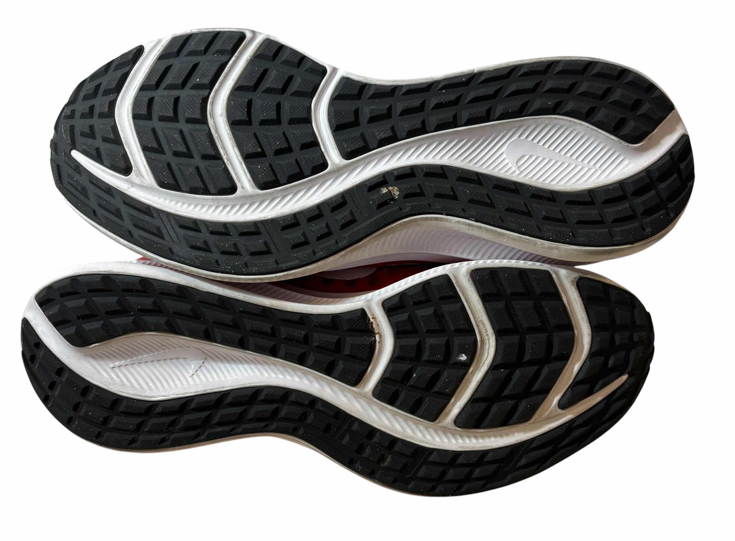 Photo 1 of WOMENS NIKE RUNNING SHOES SIZE 4.5Y