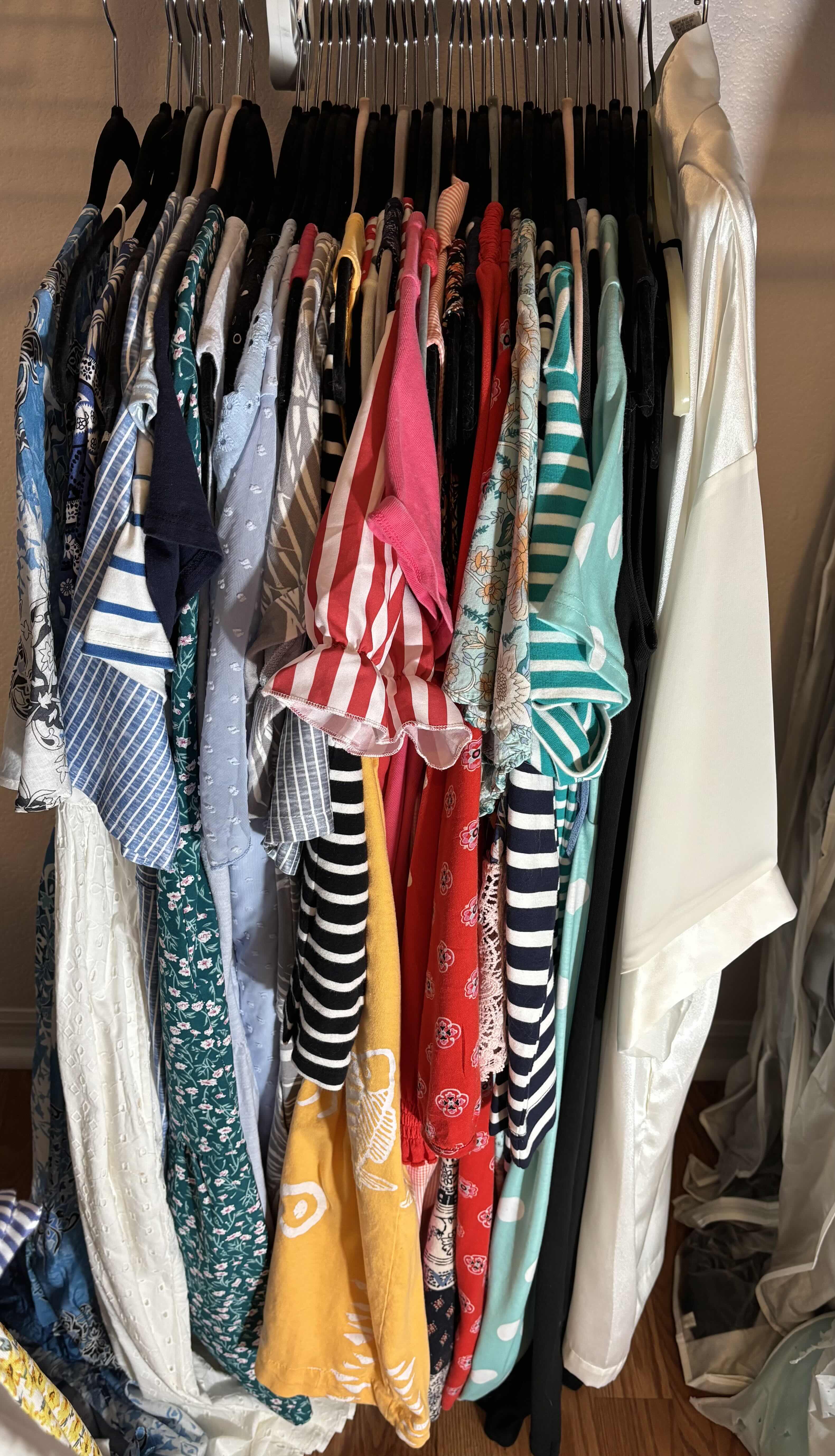 Photo 1 of WOMENS CLOTHES SIZE M - XL