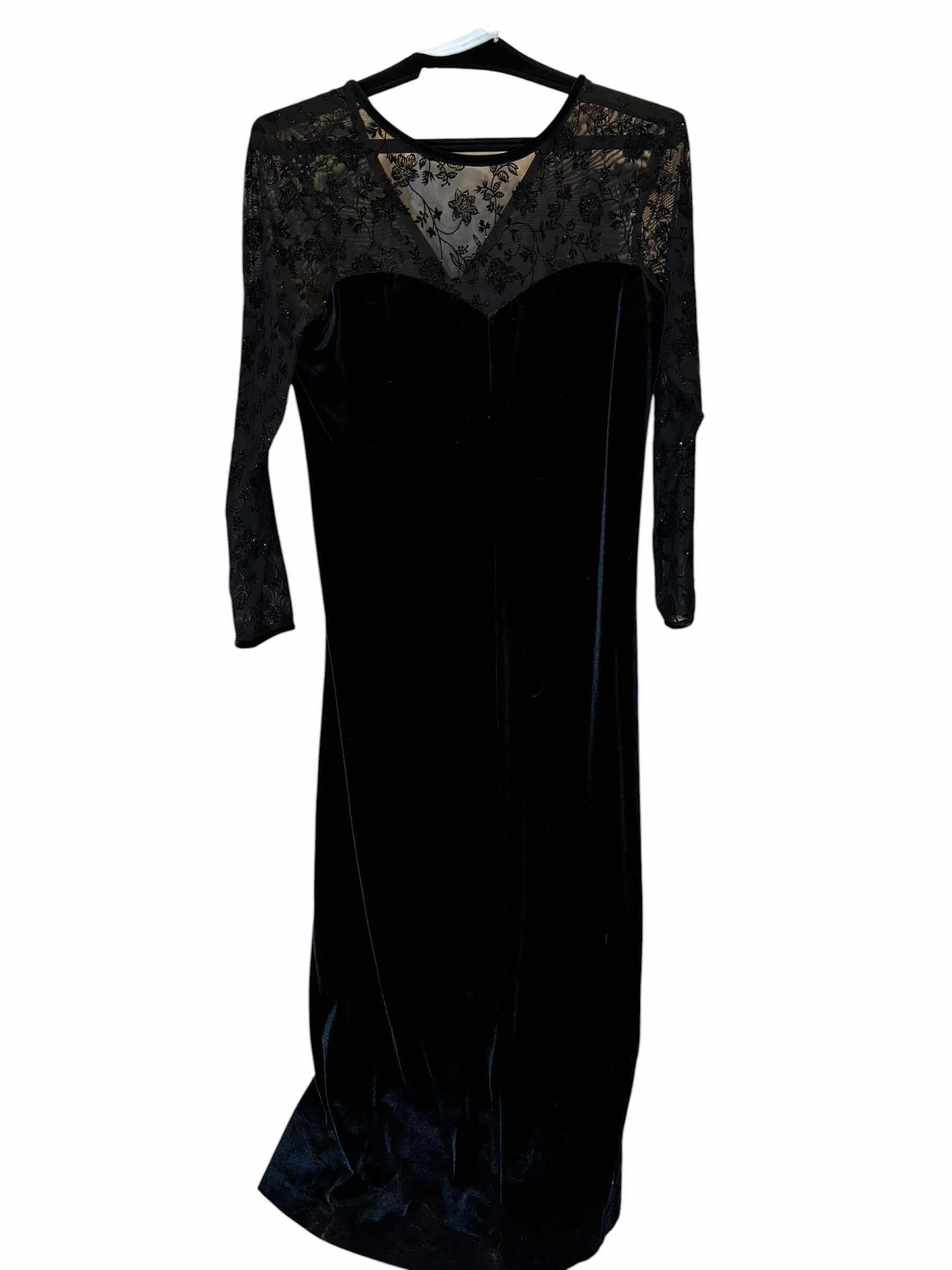 Photo 1 of ROBBIE BEE EVENING GOWN SIZE 12P