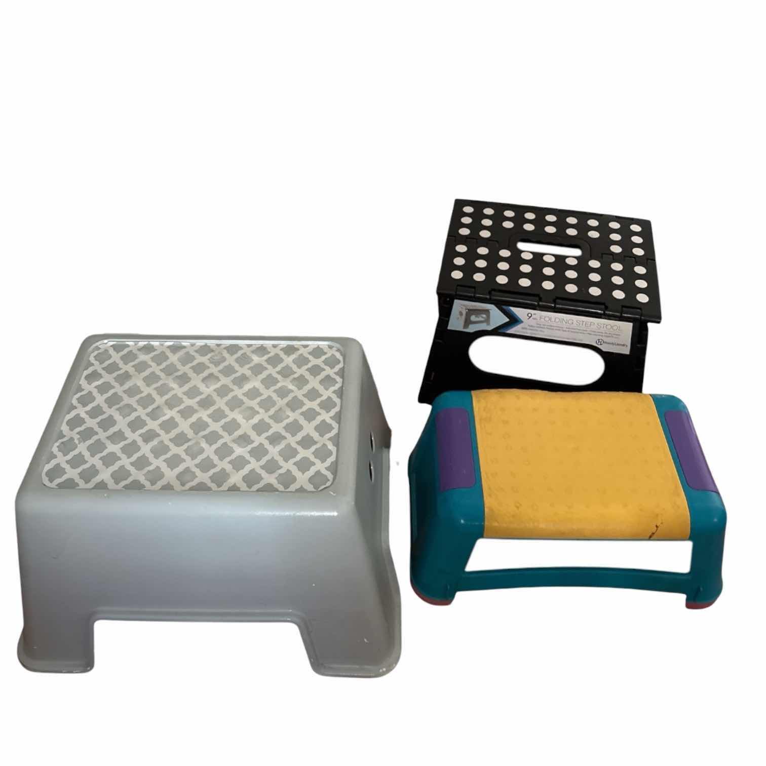 Photo 1 of (3)PCS PLASTIC STEP STOOLS TALLEST H8”