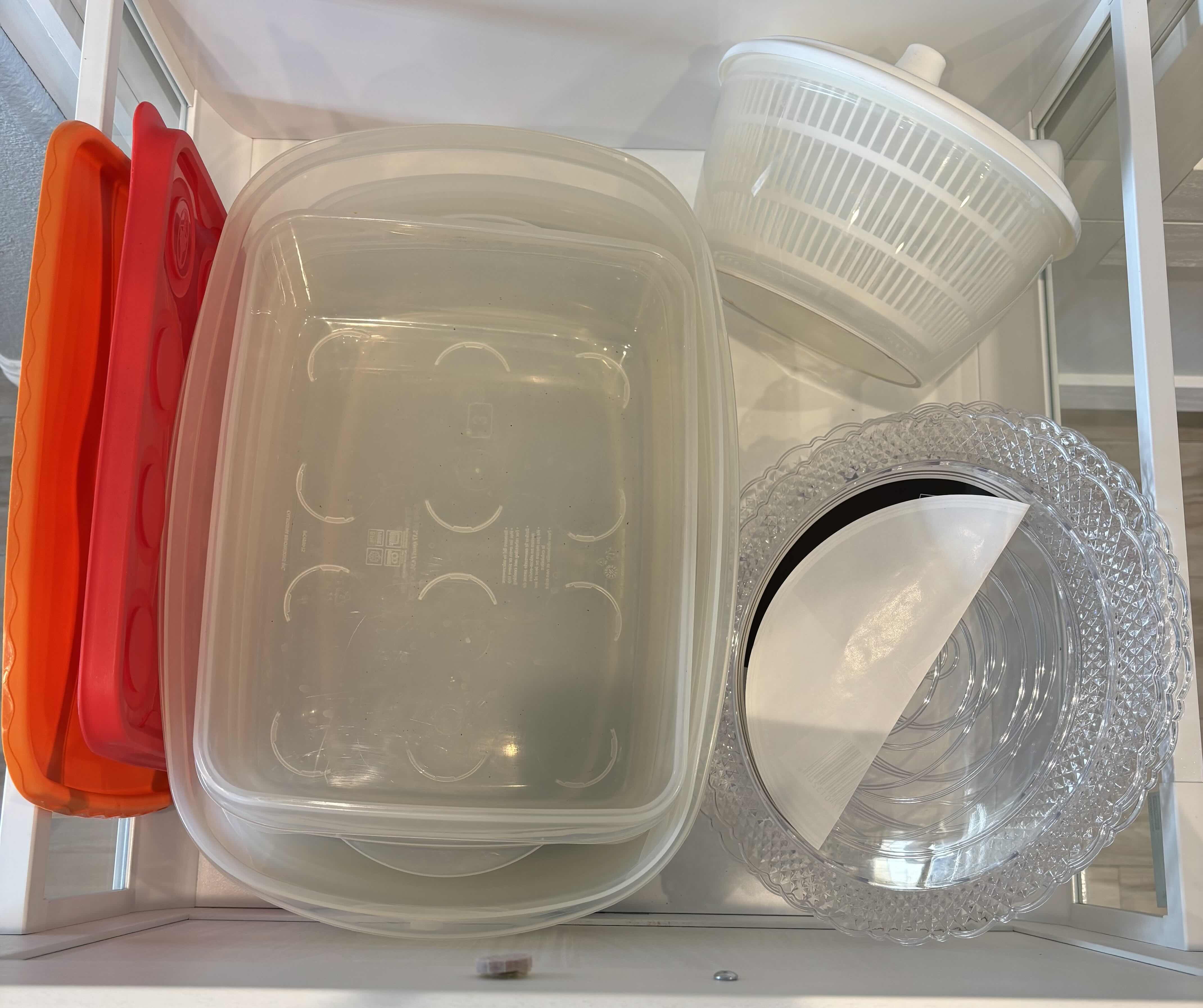 Photo 1 of CONTENTS OF KITCHEN DRAWERS (2)