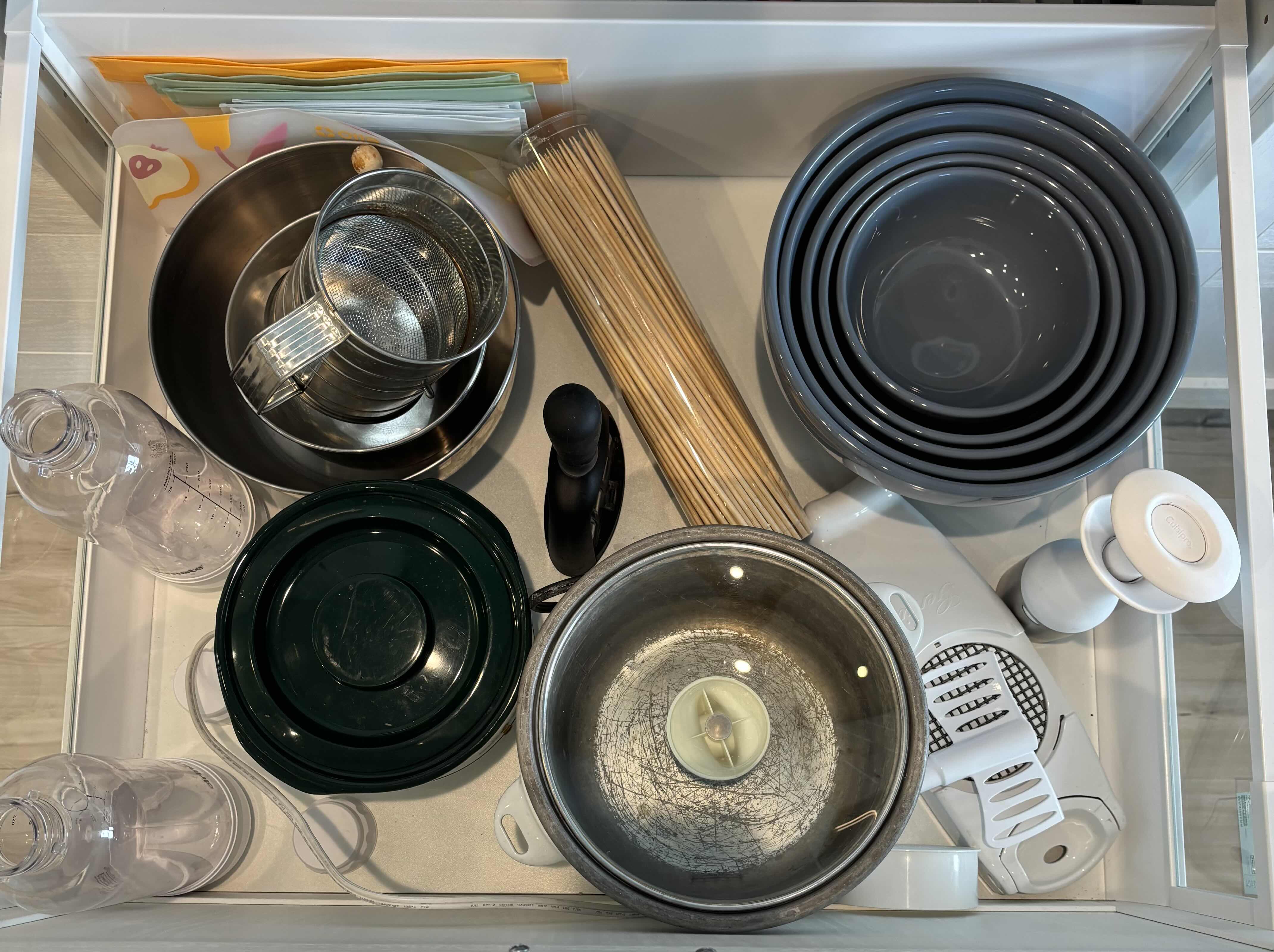 Photo 1 of CONTENTS OF KITCHEN DRAWER