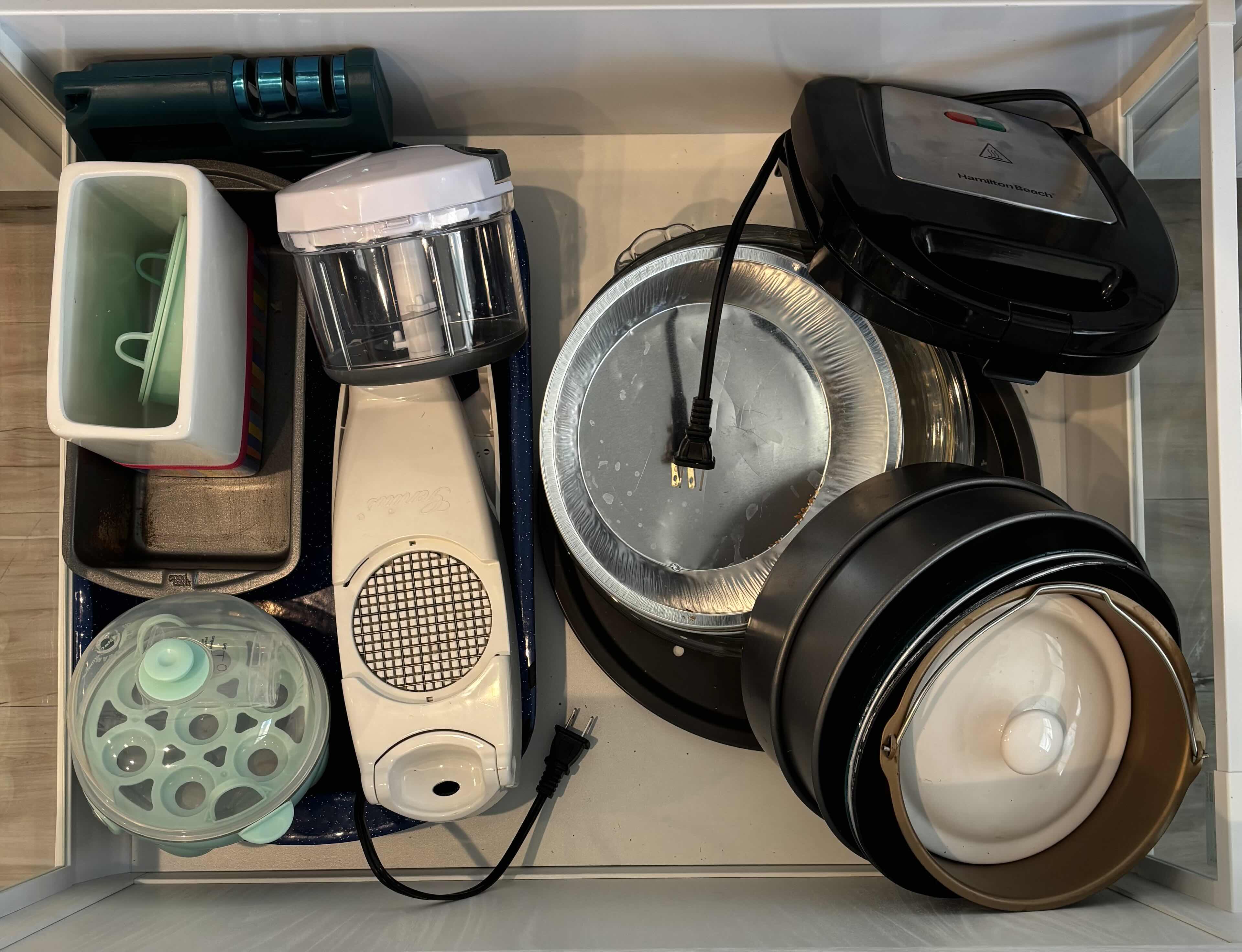 Photo 1 of CONTENTS OF KITCHEN DRAWER