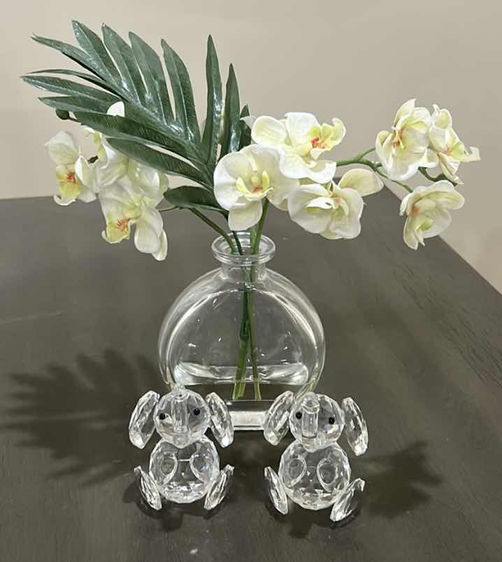 Photo 1 of AMLONG CRYSTAL SITTING ELEPHANT FIGURINES, H3.5” & FAUX FLORAL ARRANGEMENT