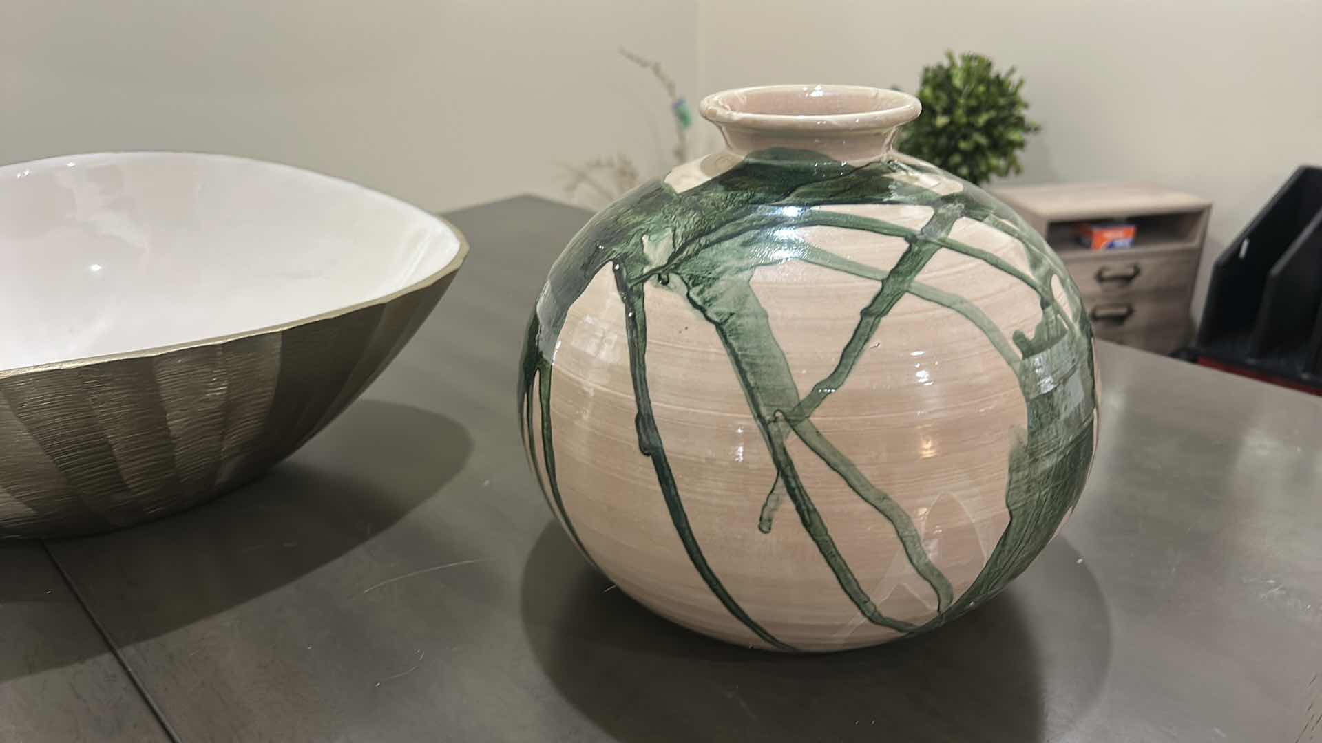 Photo 1 of 2 PC - HOME DECOR, (VASE H 8 1/2”)