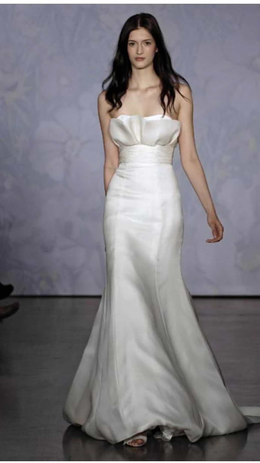 Photo 1 of STUNNING MONIQUE LHUILLIER STRAPLESS PLEATED BODICE W FLARE SKIRT WEDDING DRESS SIZE 4/6