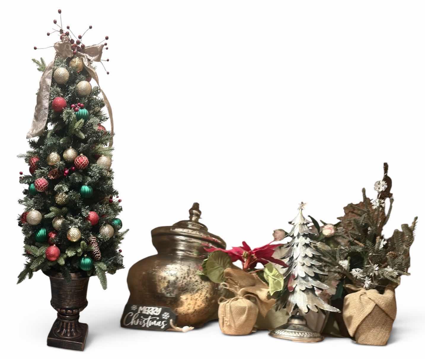 Photo 1 of CHRISTMAS DECOR CHRISTMAS TREE H4.5 FEET