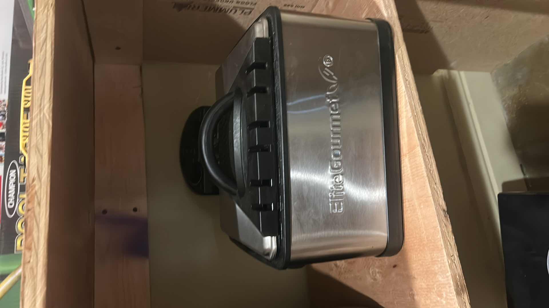 Photo 1 of ELITE GOURMET ELECTRIC DEEP FRYER.