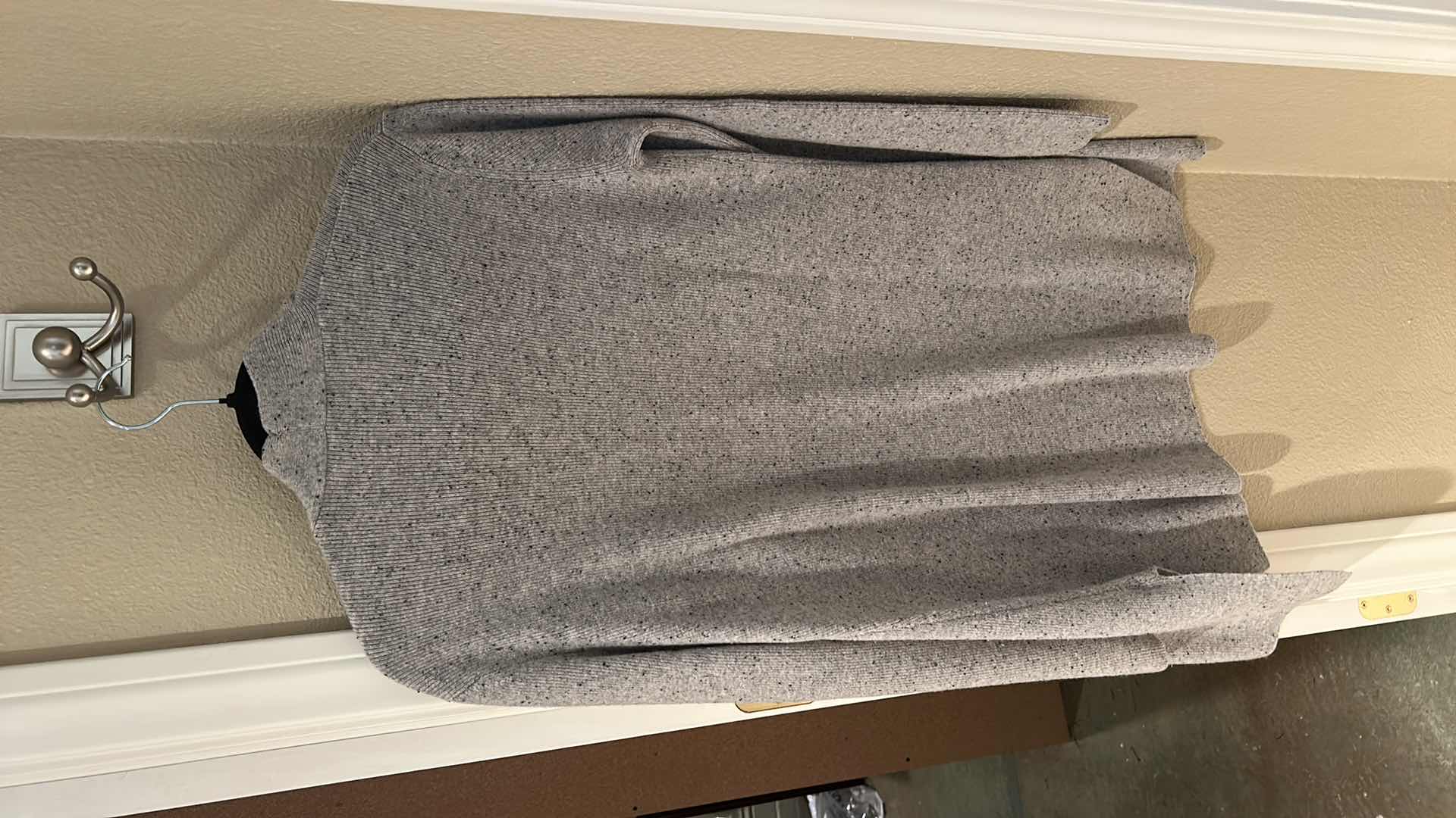 Photo 1 of PURE AMICI 100% CASHMERE SWEATER SIZE MEDIUM