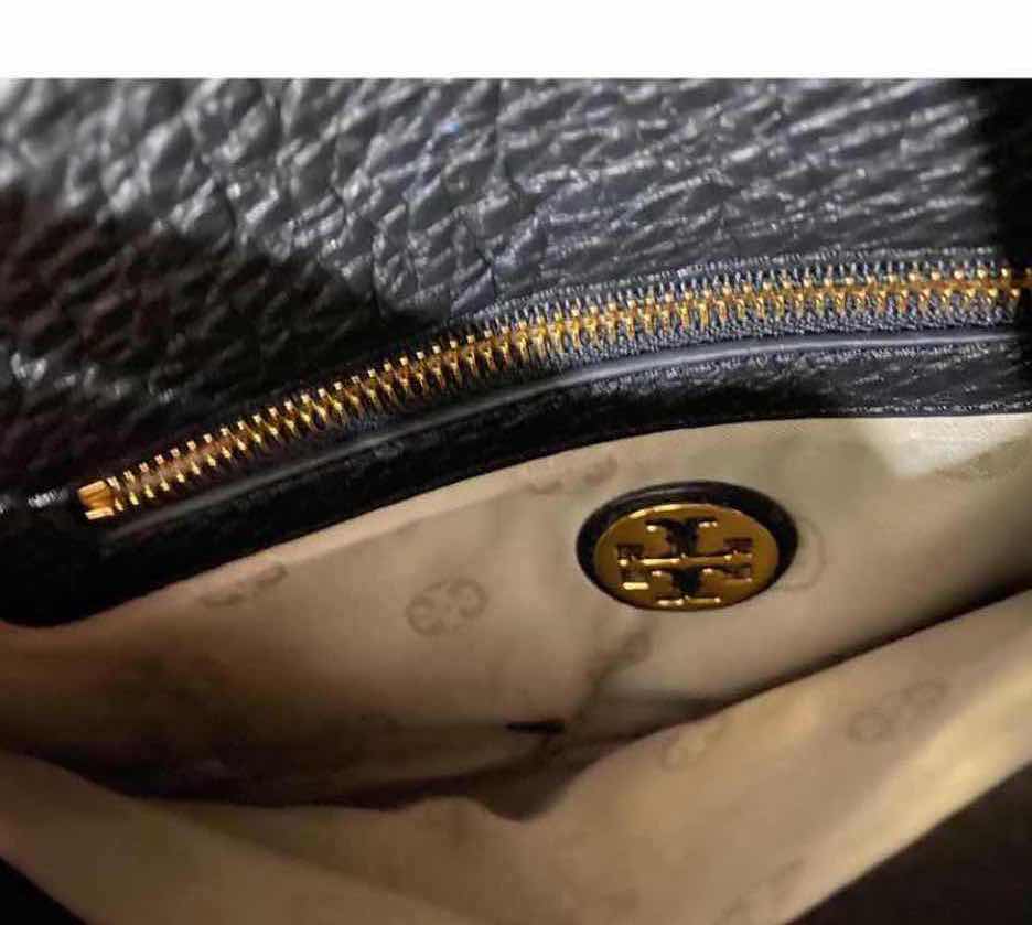 Photo 1 of TORY BURCH KIRA BLACK LEATHER CLUTCH W SIGNATURE GOLD LOGO EMBLEM 11"