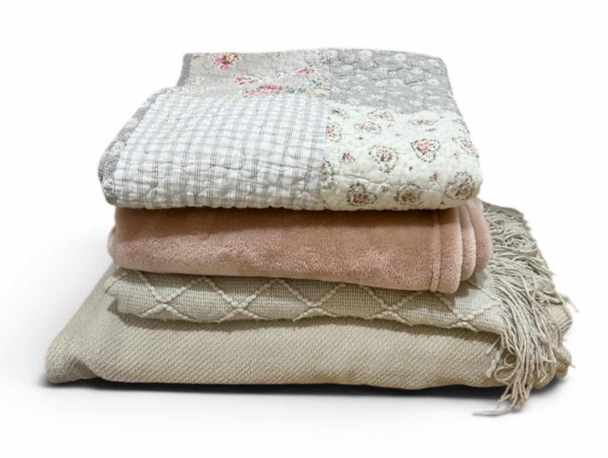Photo 1 of COMFORTER AND BLANKETS