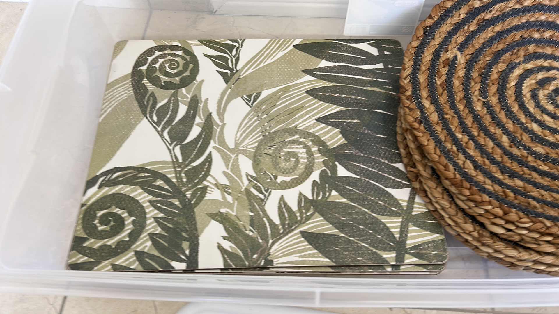 Photo 1 of TOTE WITH PLACEMATS