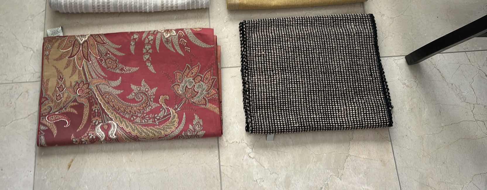 Photo 1 of 4 TABLE RUNNERS