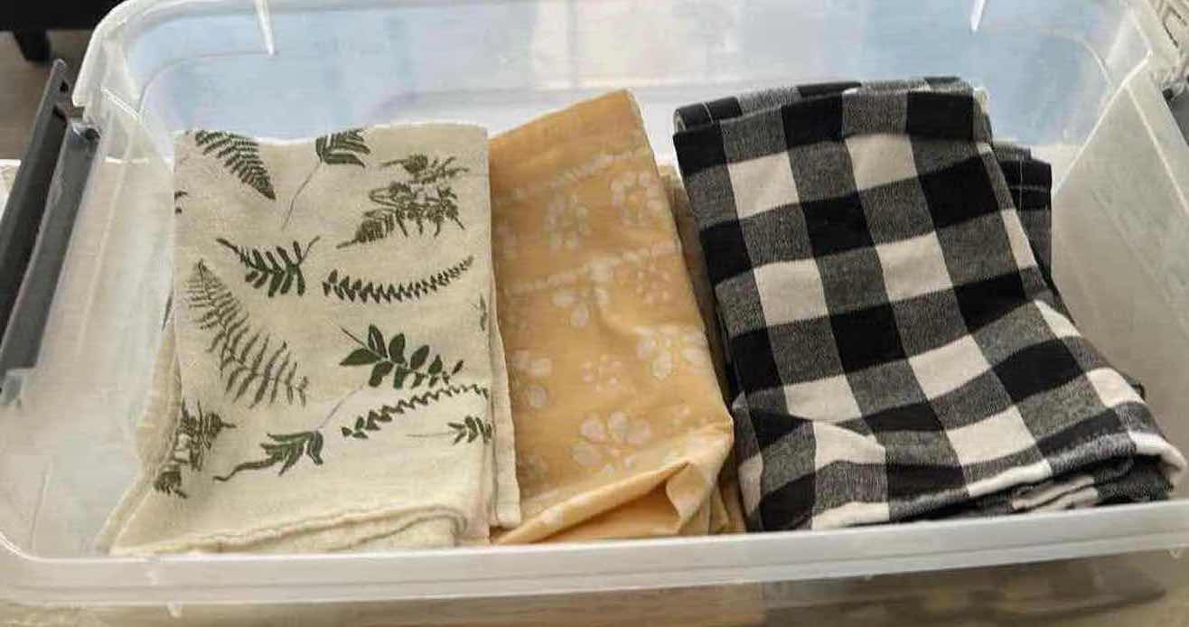 Photo 1 of CONTENTS OF TOTE CLOTH NAPKINS