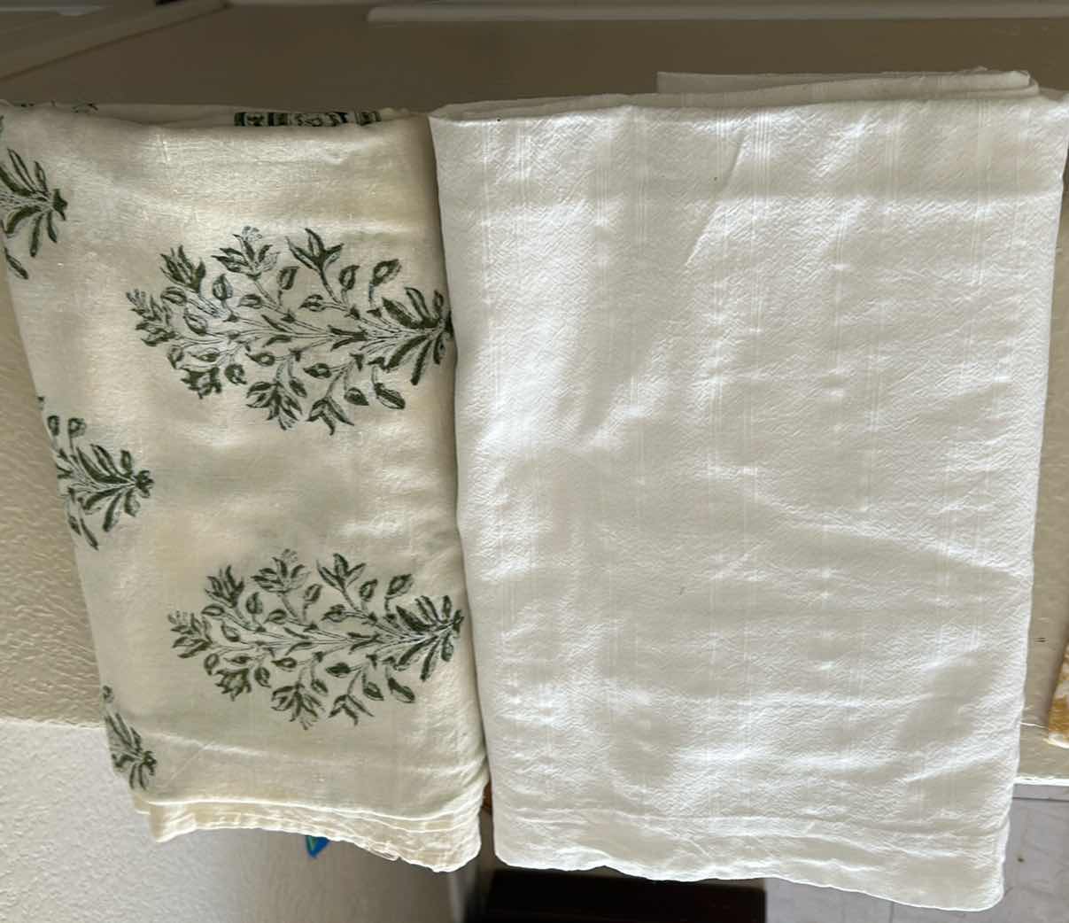 Photo 1 of 4 TABLECLOTHS