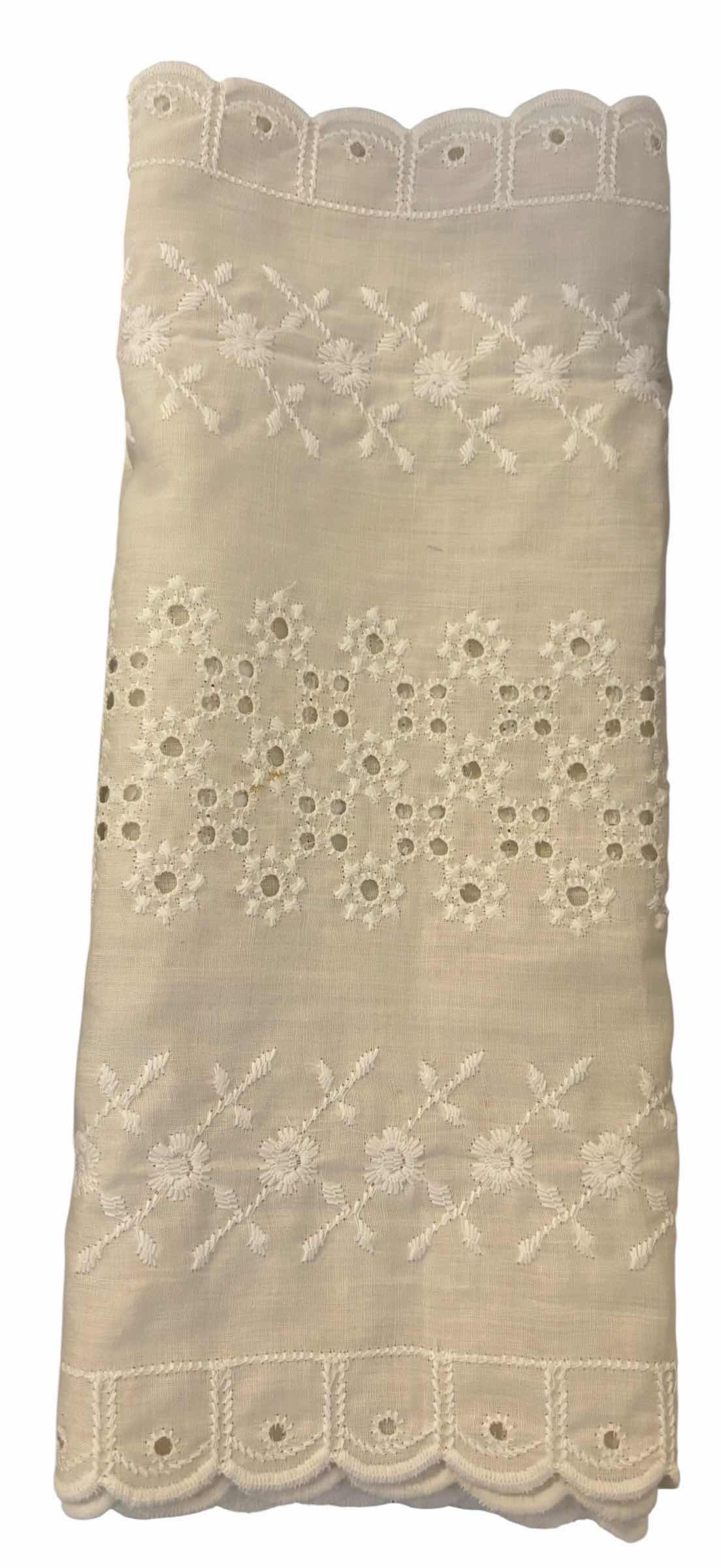 Photo 1 of LINENS: TABLE CLOTHES, NAPKINS, DOILIES & PLACEMATS