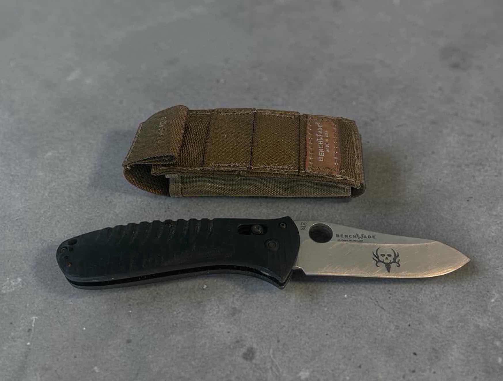 Photo 1 of BENCHMADE BONE COLLECTOR FOLDING POCKET KNIFE W BLACK HANDLE & SATIN FINISHED DROP POINT BLADE W CASE