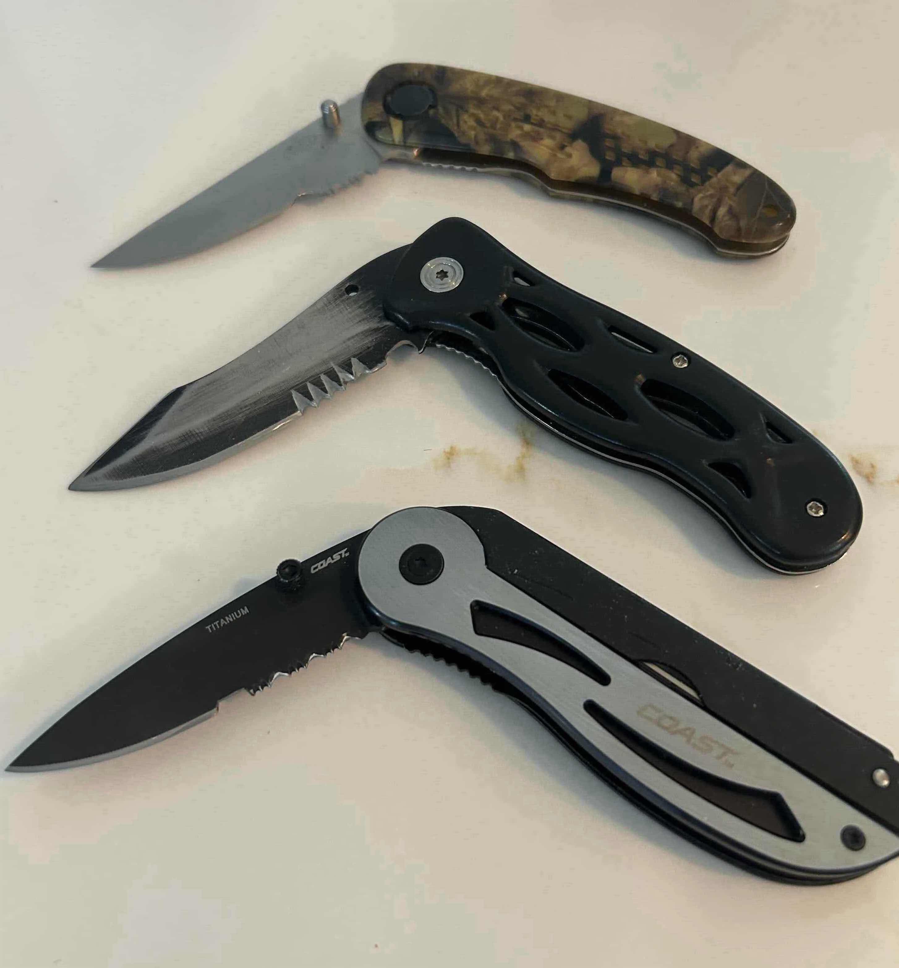 Photo 1 of 3-TACTICAL FOLDING KNIVES WOODLAND CAMO FROST CUTLERY COAST